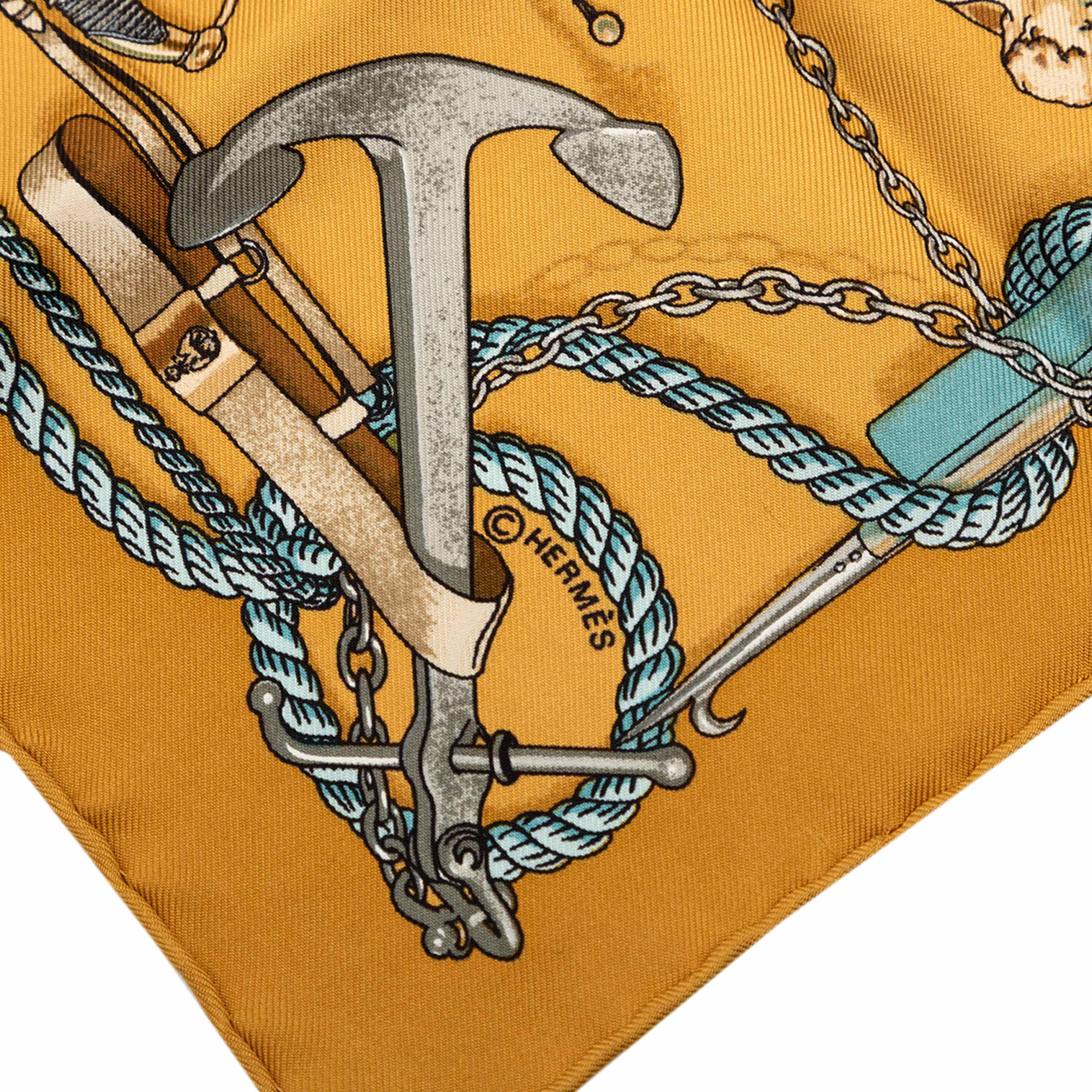 Hermès Musee Silk Handkerchief, från Luxclusif, i färgen camel. Klicka för att öppna bilden i stort format