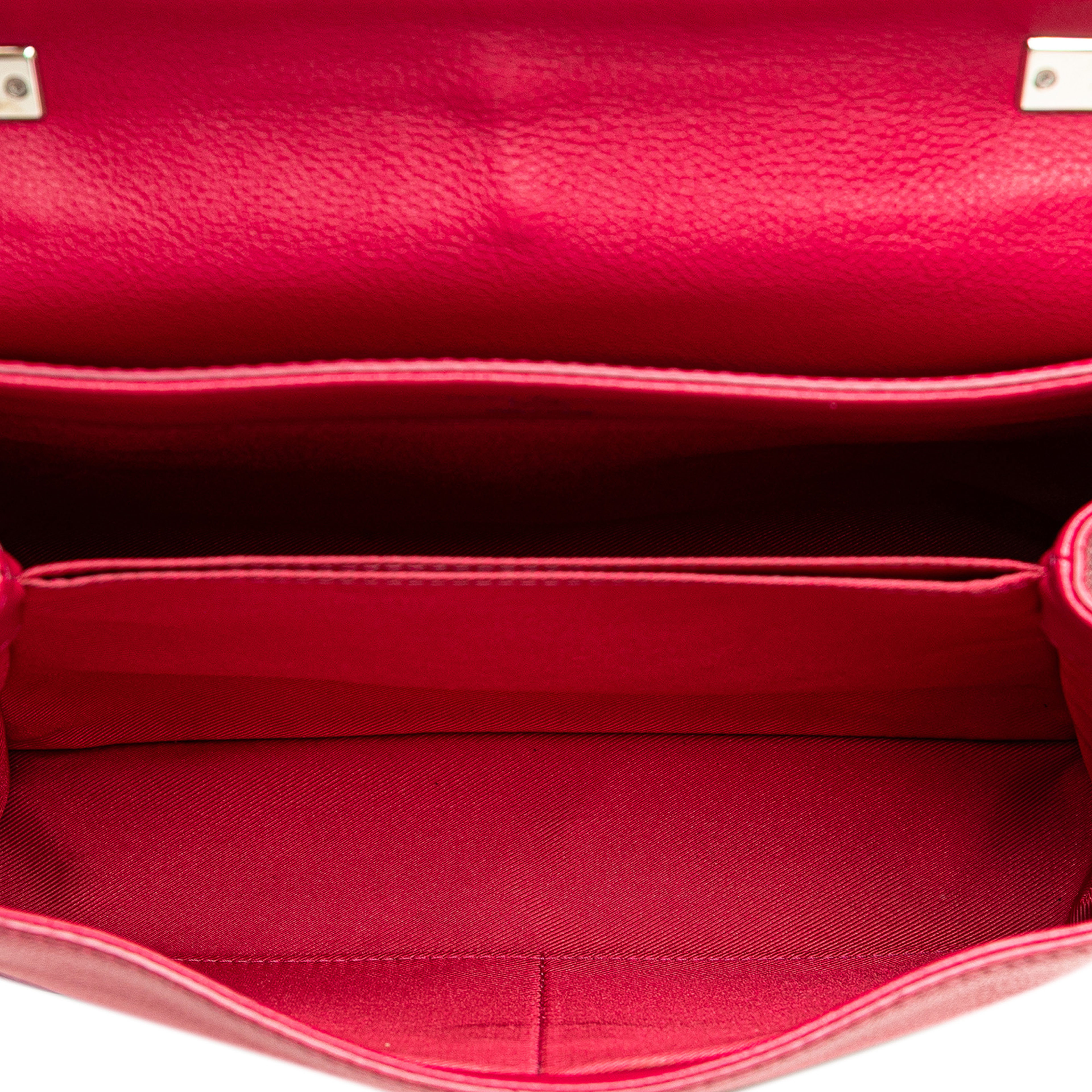 Louis Vuitton Lockme Ii Bb, från Luxclusif, i färgen pink. Klicka för att öppna bilden i stort format