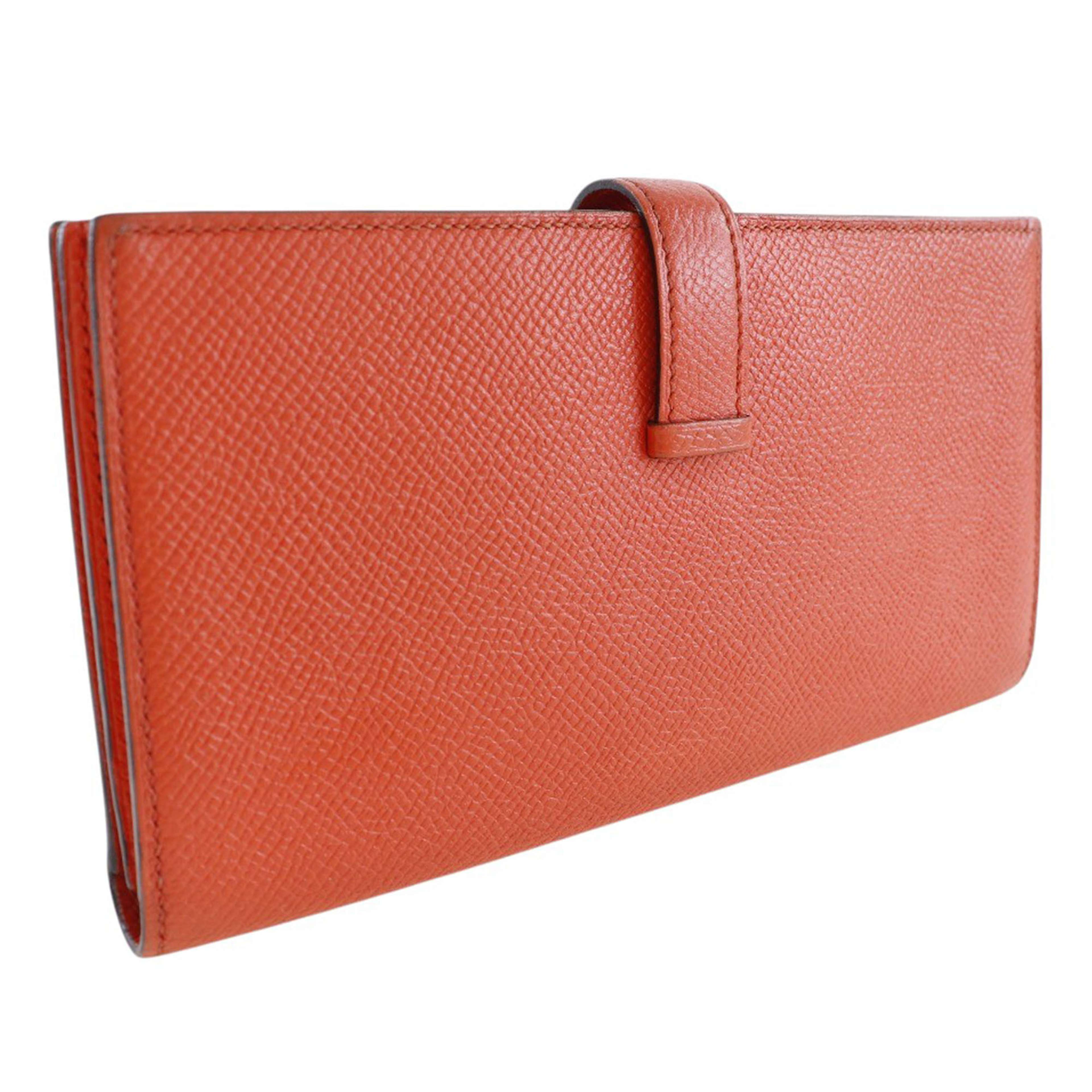 Hermès Epsom Bearn Soufflet Wallet, från Luxclusif, i färgen dark orange. Klicka för att öppna bilden i stort format
