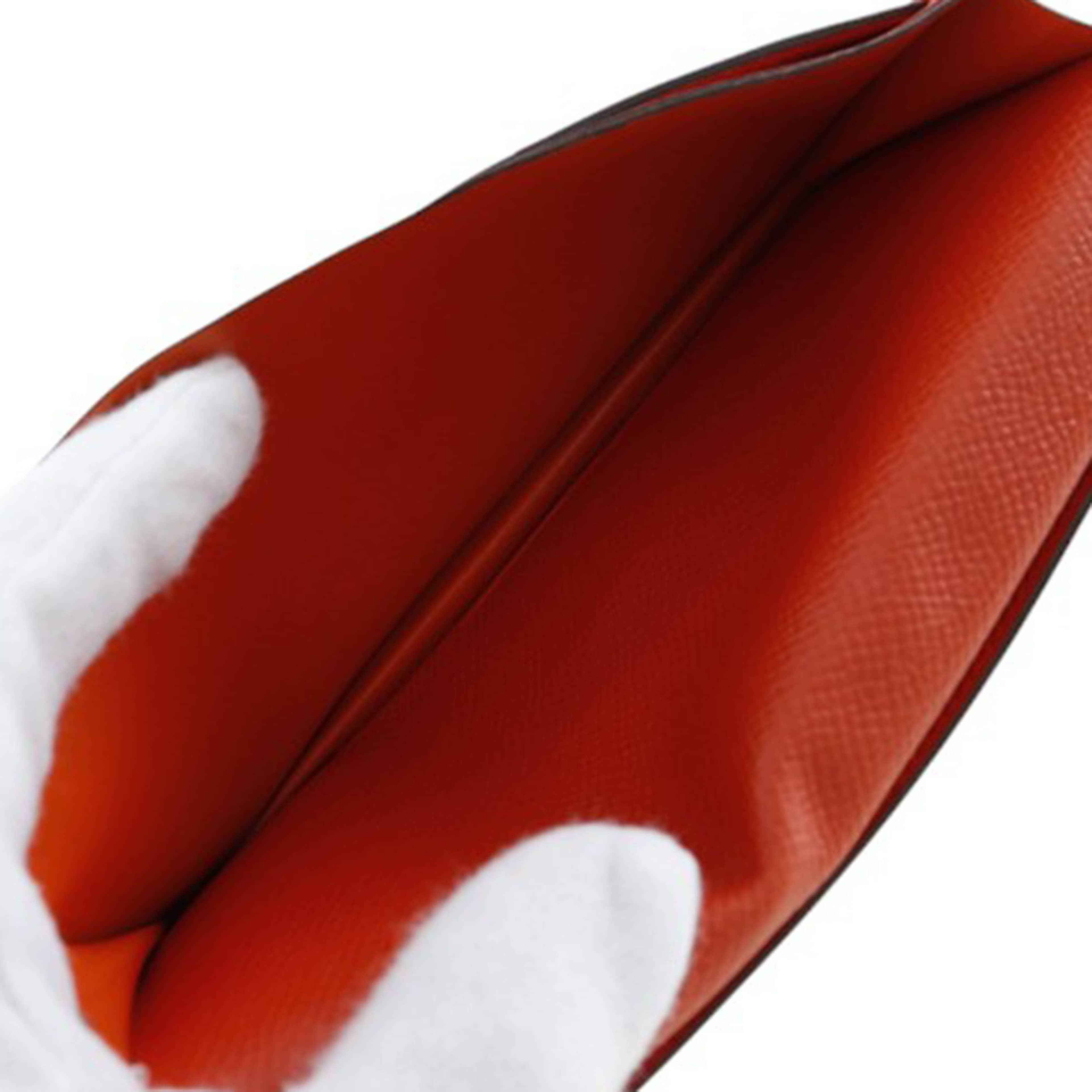 Hermès Epsom Bearn Soufflet Wallet, från Luxclusif, i färgen dark orange. Klicka för att öppna bilden i stort format