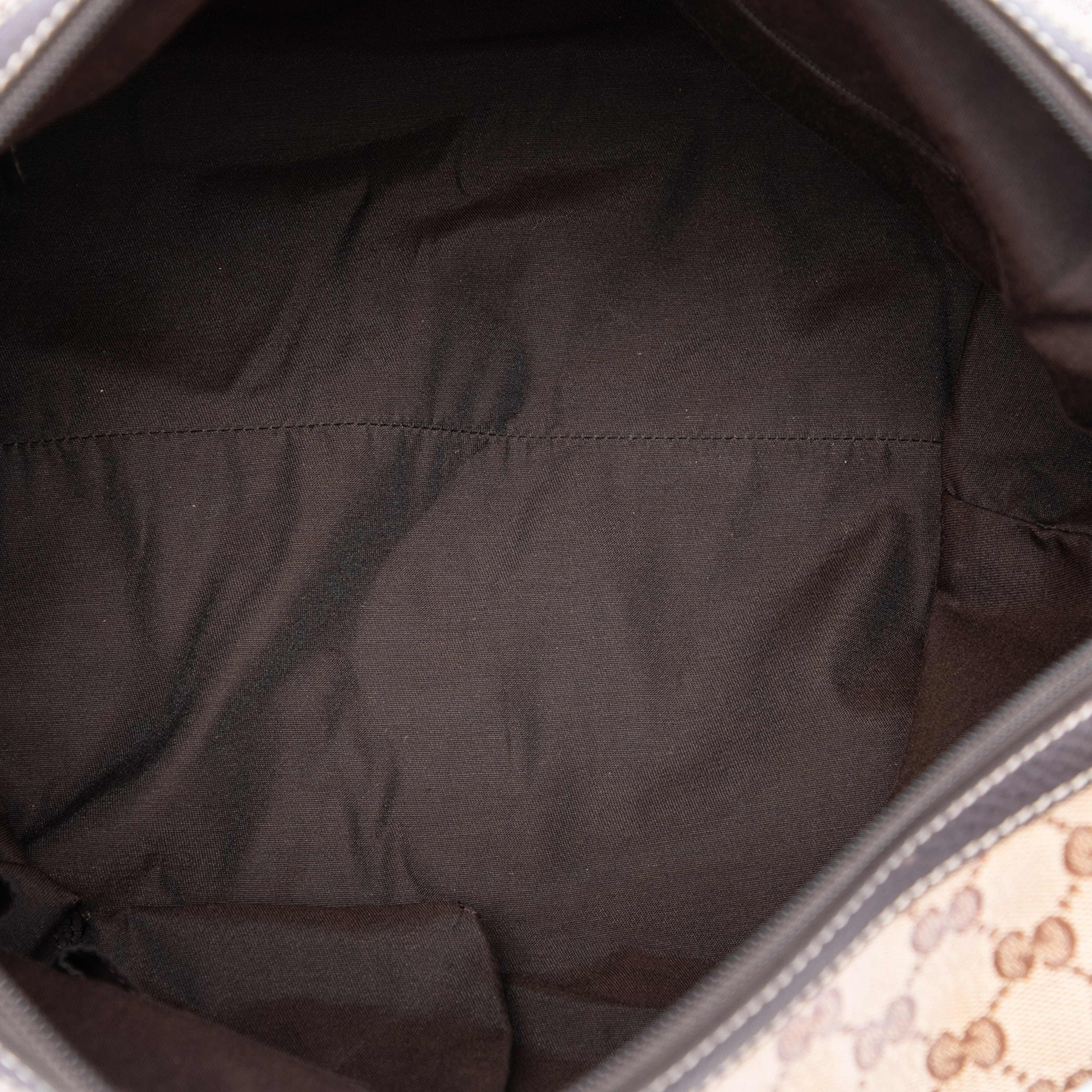 Gucci Gg Crystal Horsebit Nail Boston Bag, från Luxclusif, i färgen beige. Klicka för att öppna bilden i stort format