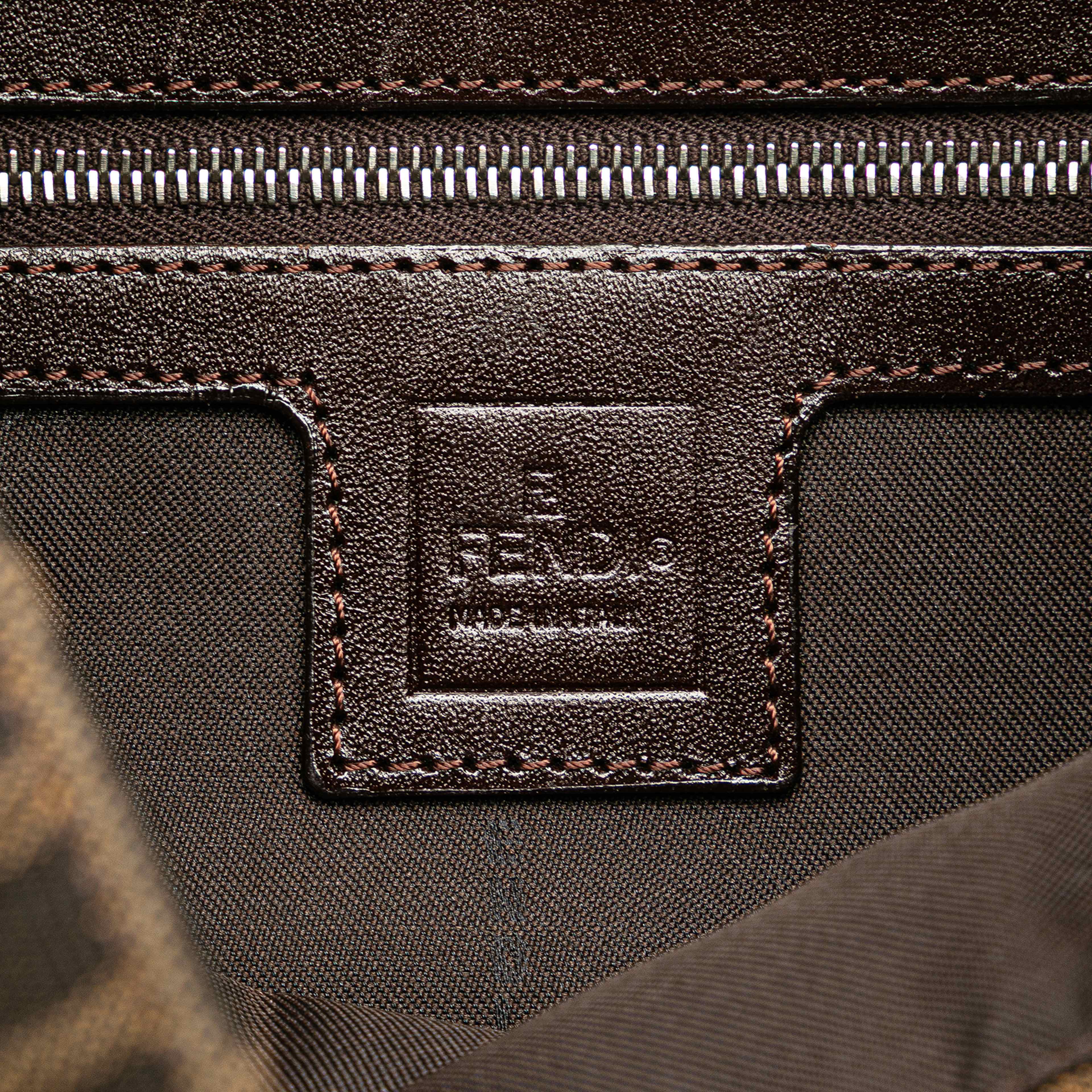 Fendi Zucca Canvas Shoulder Bag, från Luxclusif, i färgen brown.