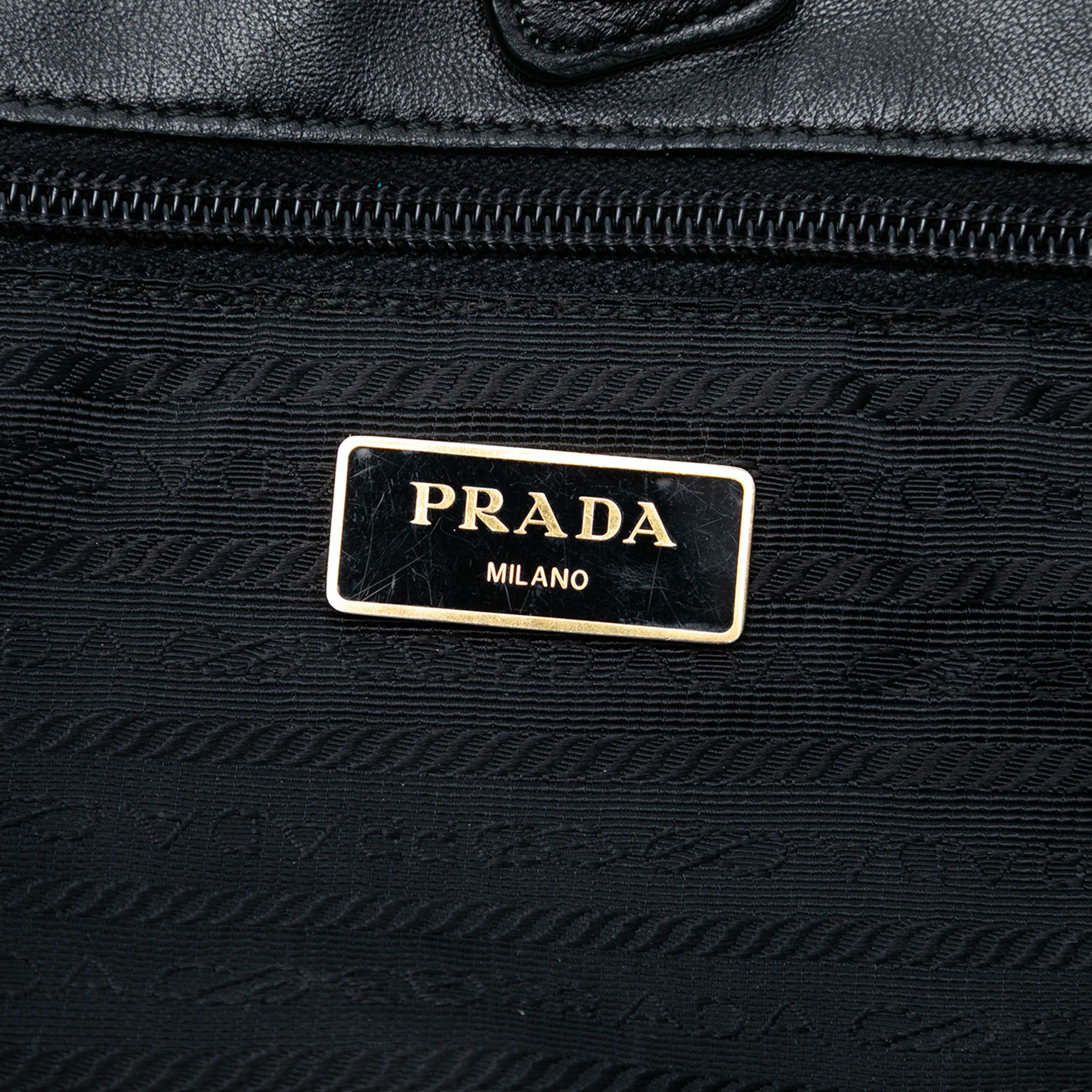 Prada Tessuto Bow Satchel, från Luxclusif, i färgen svart. Klicka för att öppna bilden i stort format