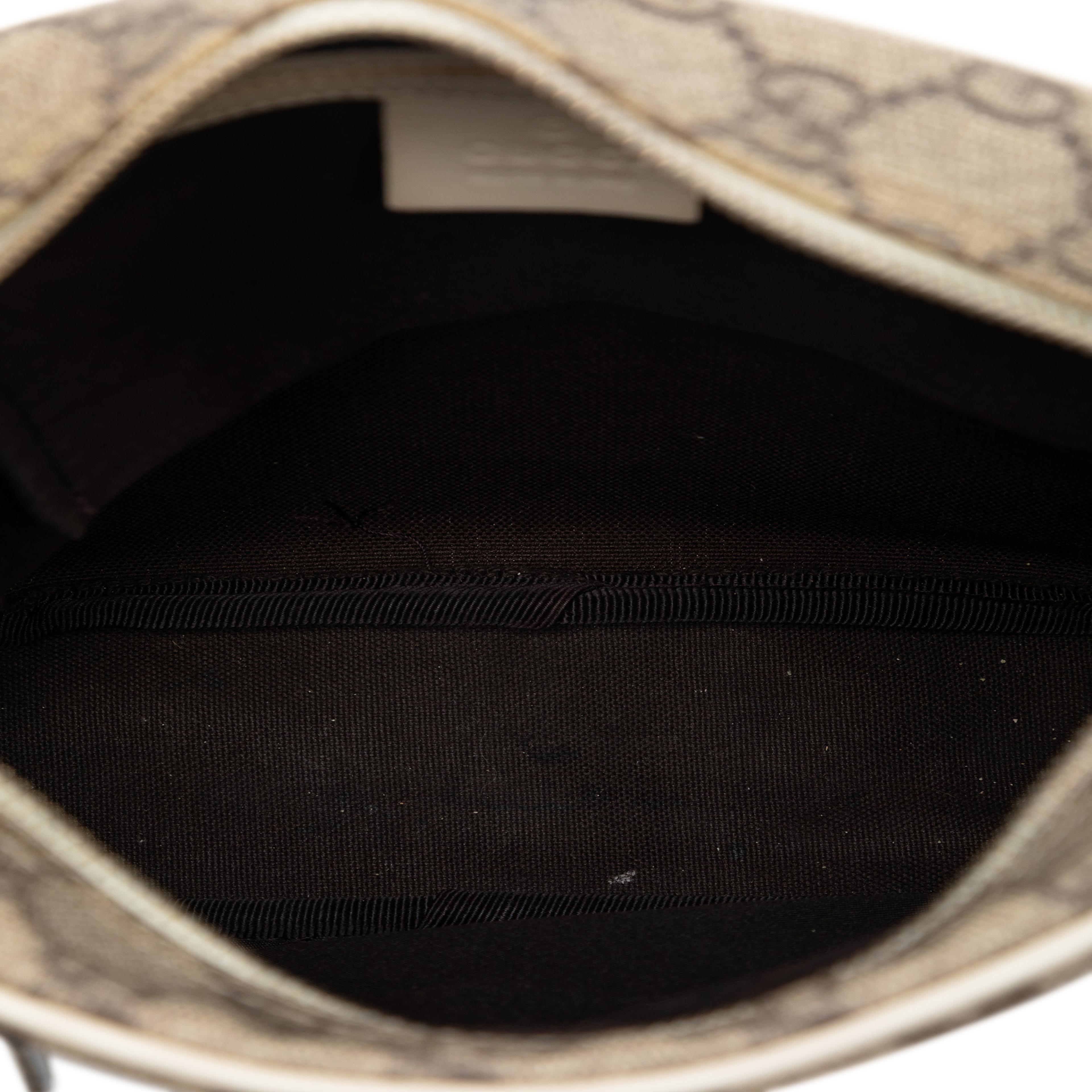 Gucci Gg Supreme Crossbody, från Luxclusif, i färgen beige. Klicka för att öppna bilden i stort format