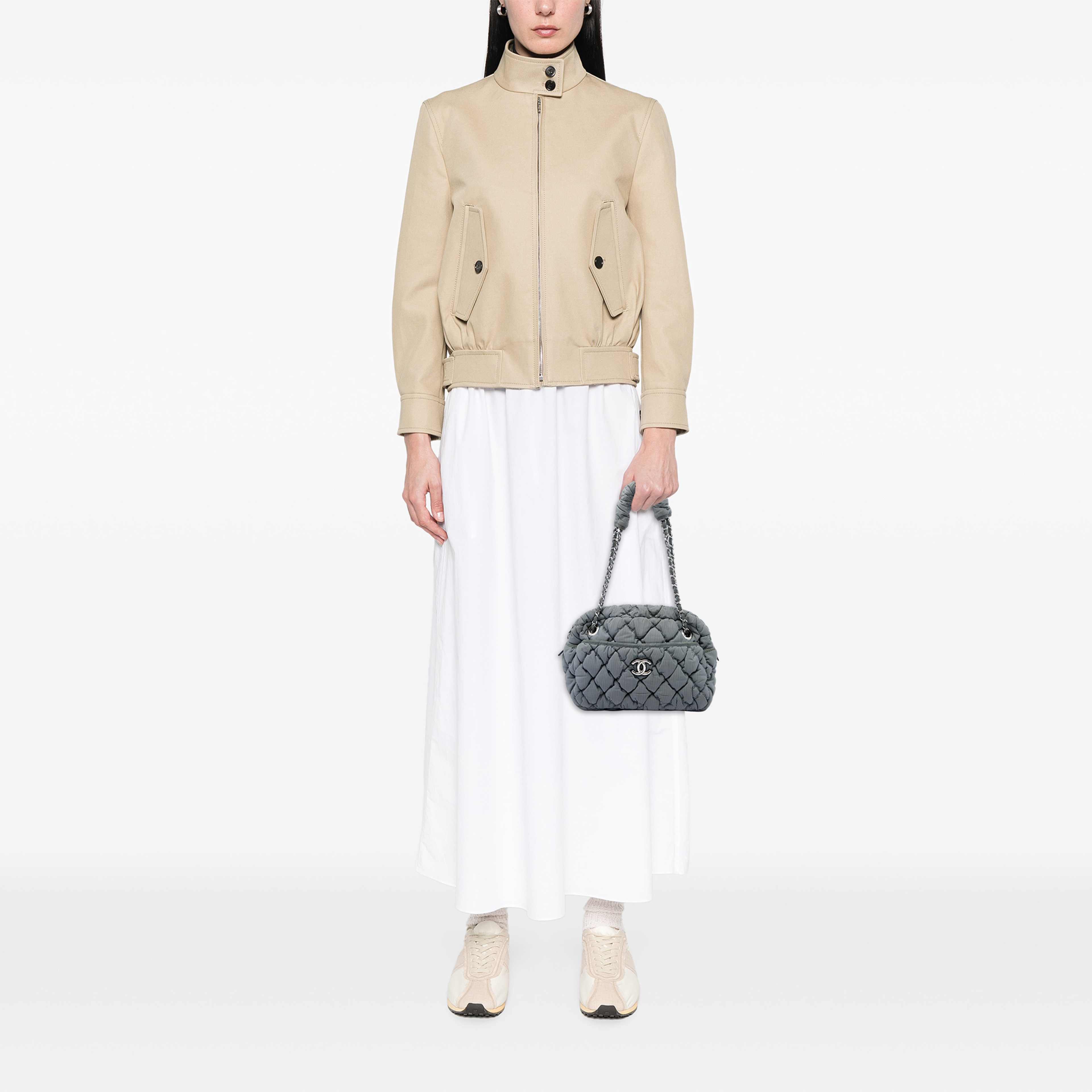 Chanel Quilted Striped Nylon Bubble Shoulder Bag, från Luxclusif, i färgen grå. Klicka för att öppna bilden i stort format