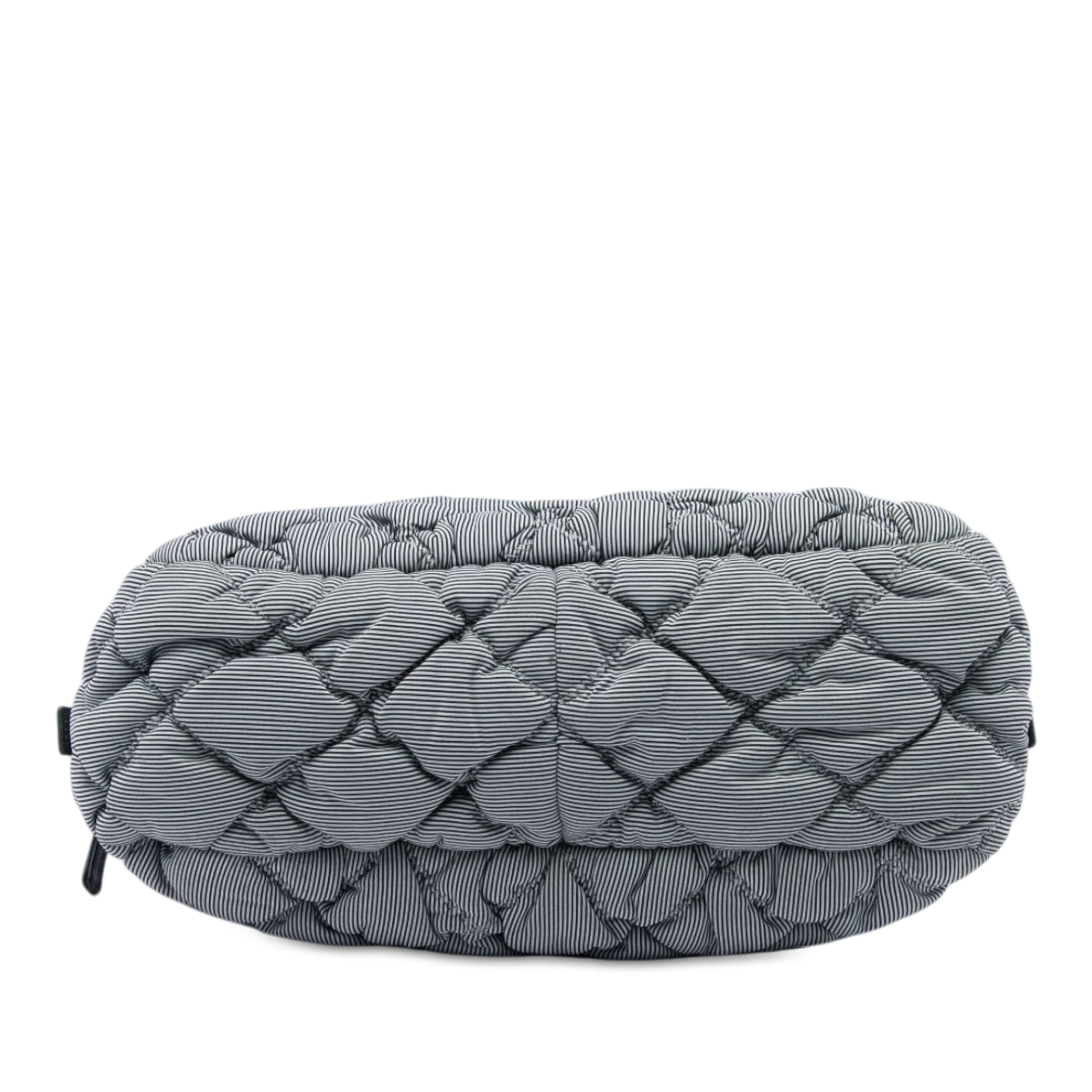 Chanel Quilted Striped Nylon Bubble Shoulder Bag, från Luxclusif, i färgen grå. Klicka för att öppna bilden i stort format