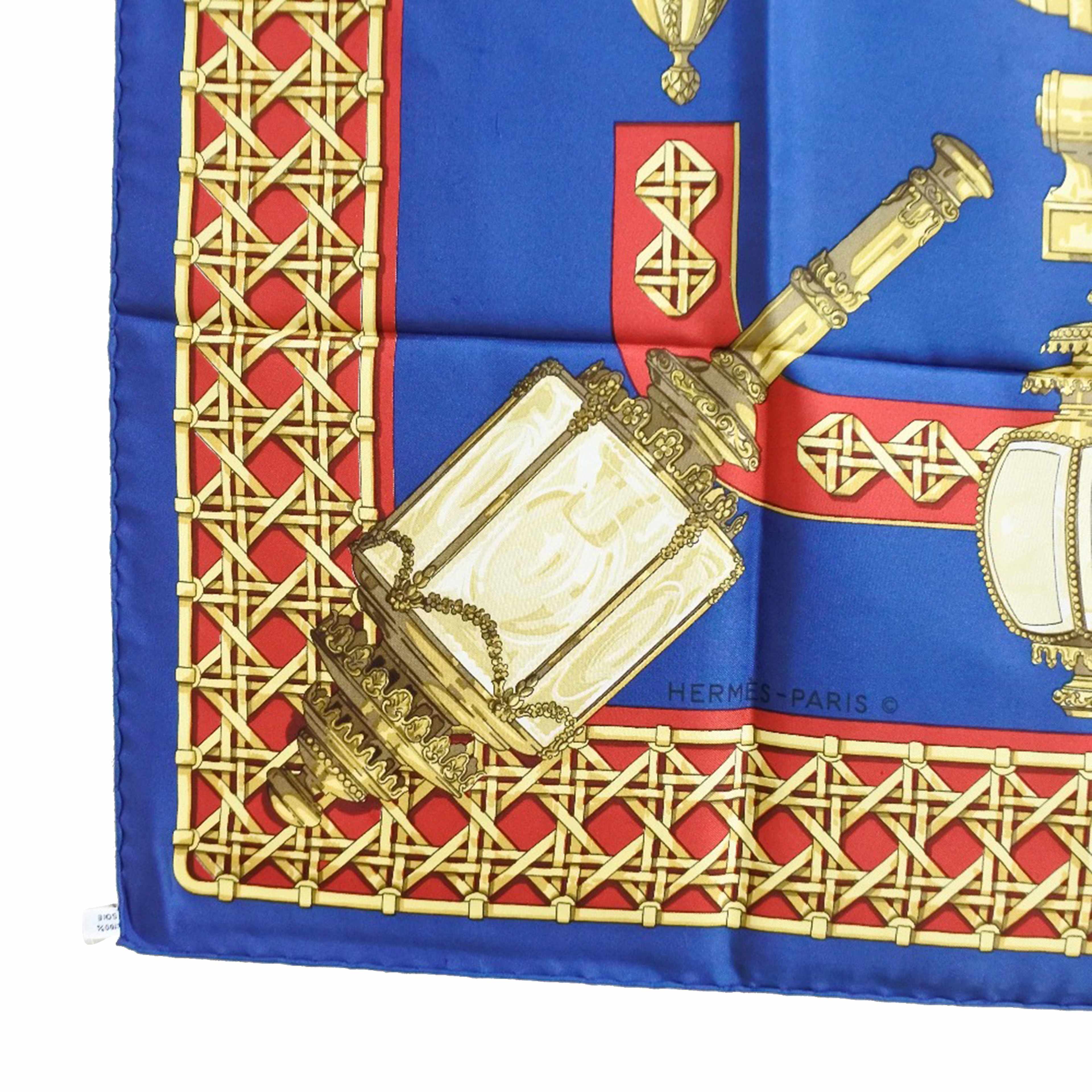 Hermès Feux De Route Silk Scarf 90, från Luxclusif, i färgen blue. Klicka för att öppna bilden i stort format