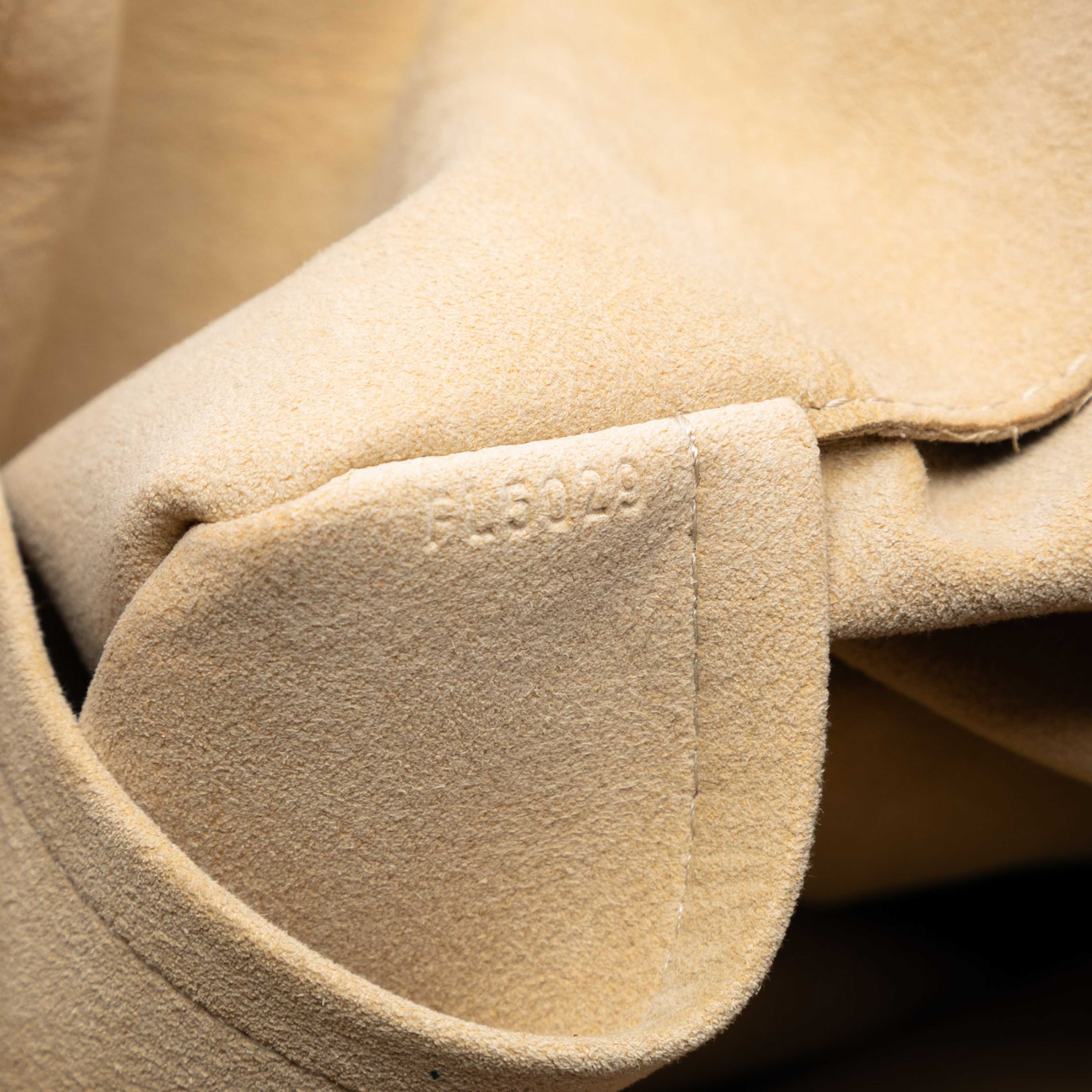 Louis Vuitton Damier Azur Galliera Pm, från Luxclusif, i färgen white. Klicka för att öppna bilden i stort format