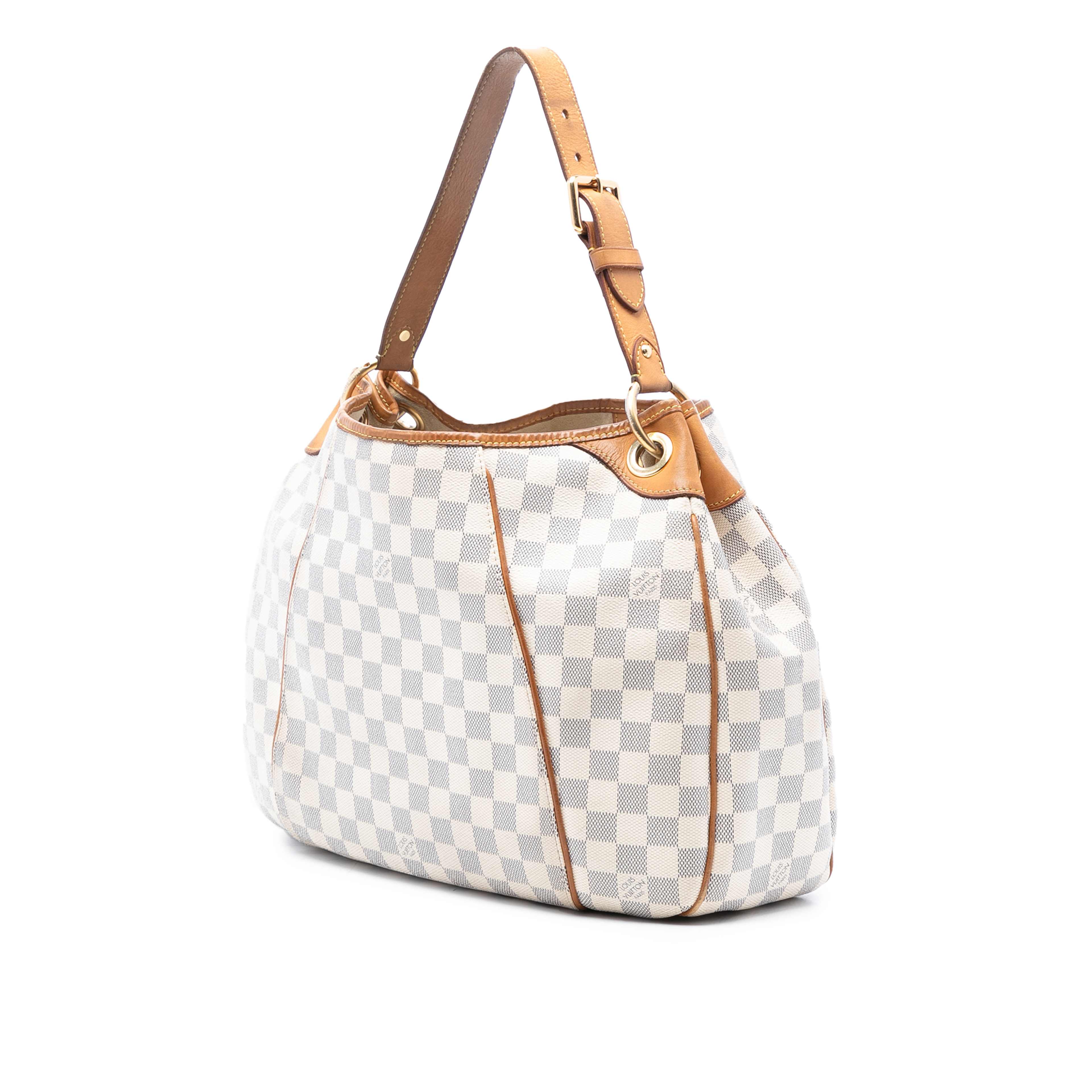 Louis Vuitton Damier Azur Galliera Pm, från Luxclusif, i färgen white. Klicka för att öppna bilden i stort format