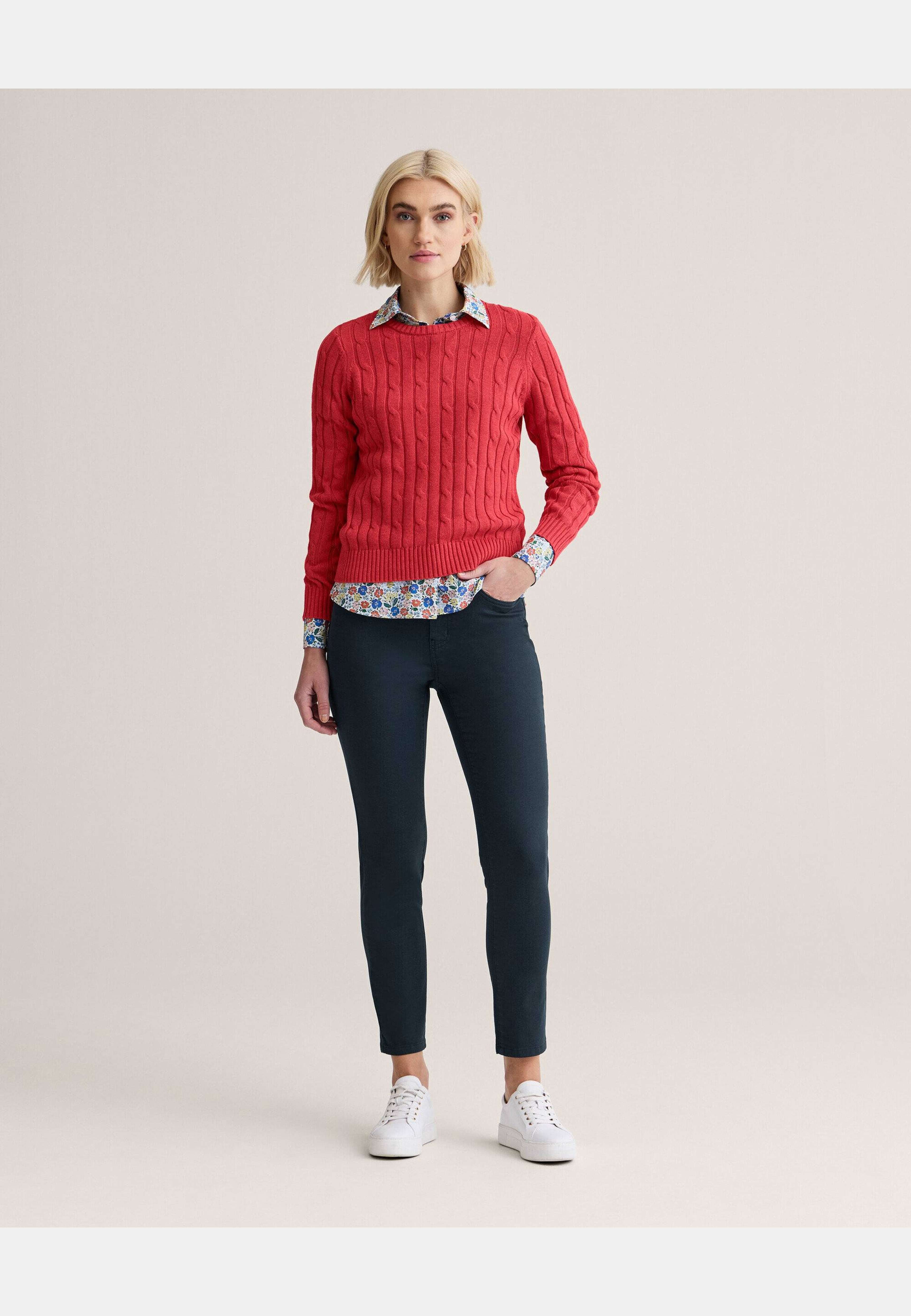 Nora Twill Trousers, från Newhouse, i färgen marinblå. Klicka för att öppna bilden i stort format