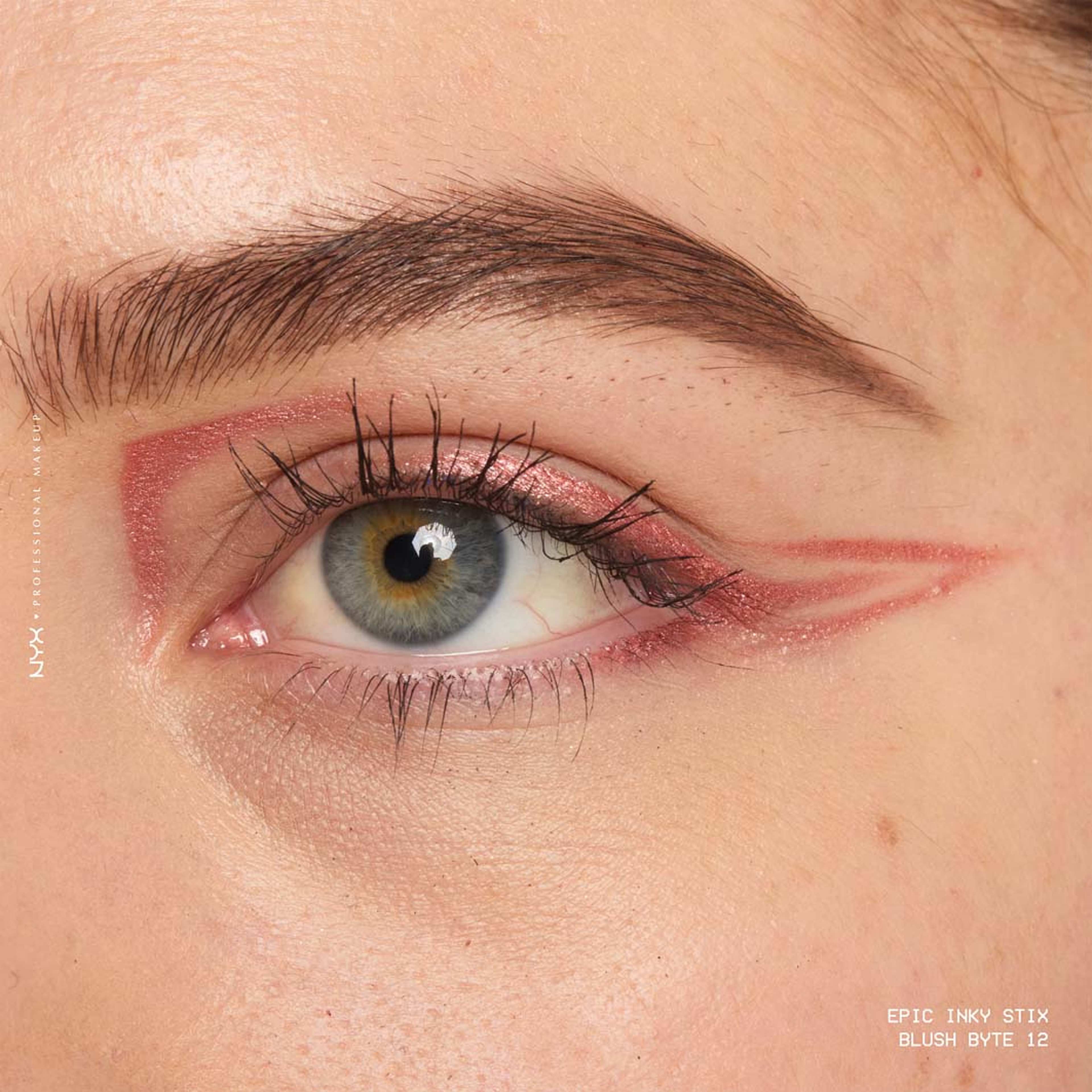 Epic Inky Stix, från NYX Professional Makeup, i färgen Blush Byte. Klicka för att öppna bilden i stort format