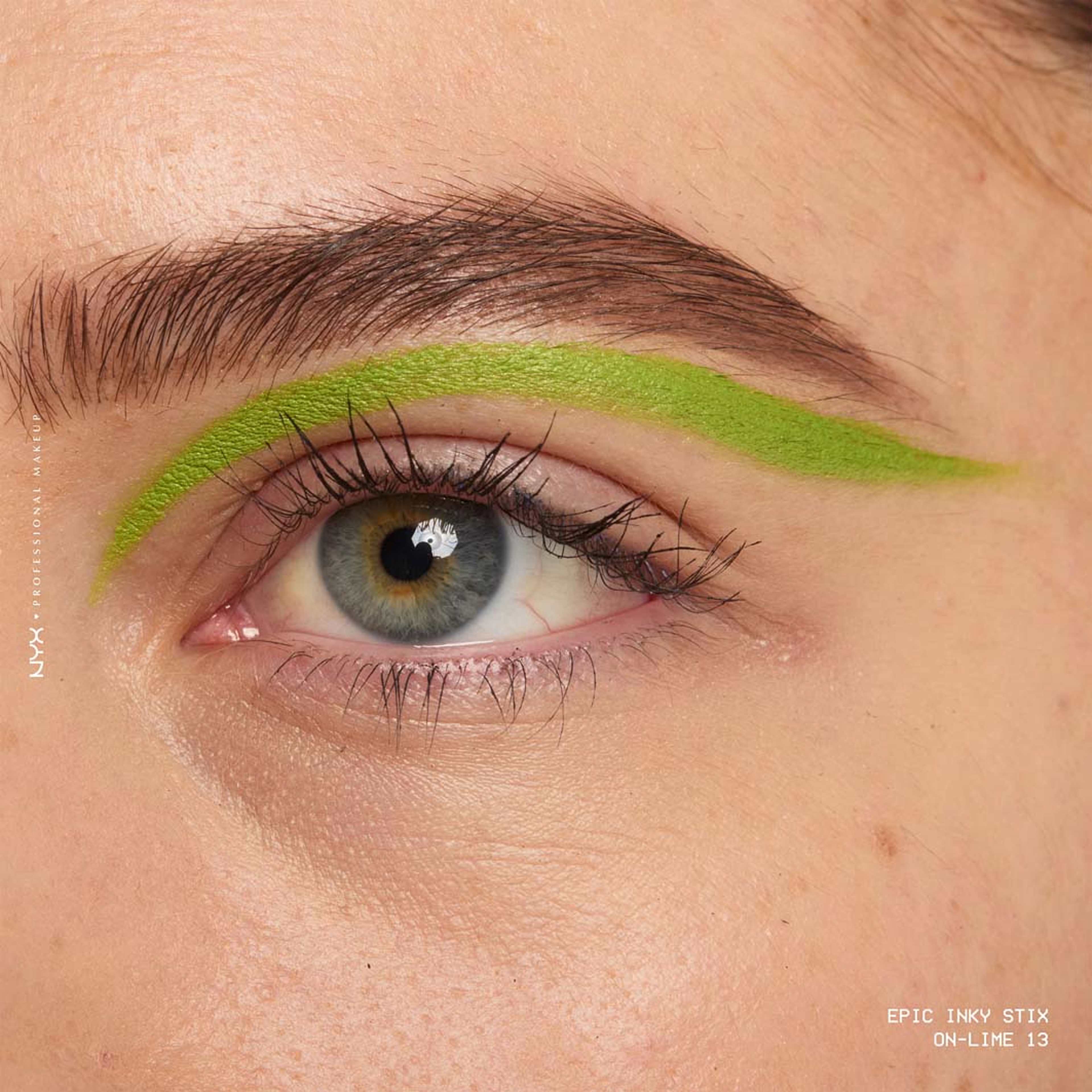 Epic Inky Stix, från NYX Professional Makeup, i färgen On-lime. Klicka för att öppna bilden i stort format
