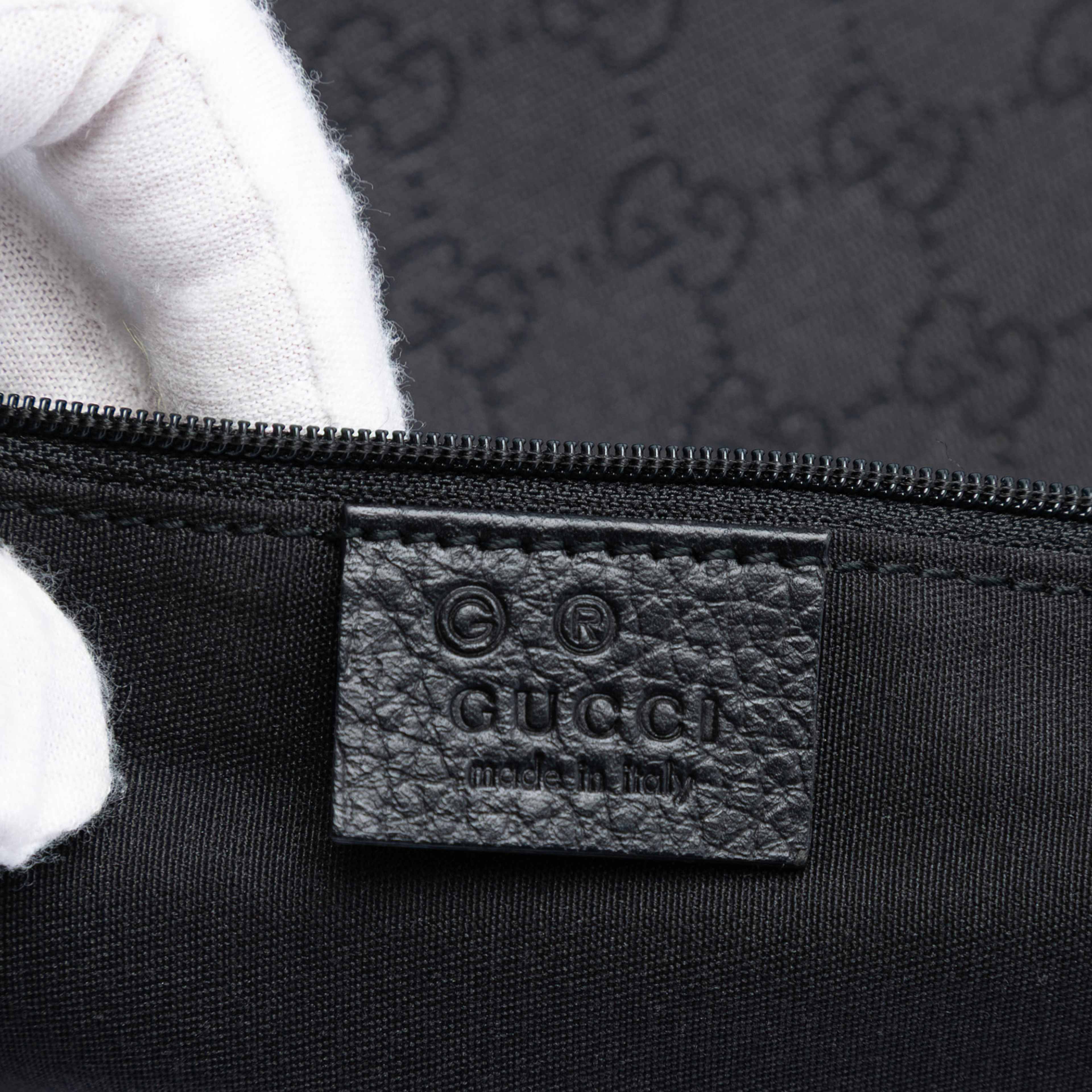 Gucci Gg Denim Abbey D Ring Tote, från Luxclusif, i färgen black. Klicka för att öppna bilden i stort format