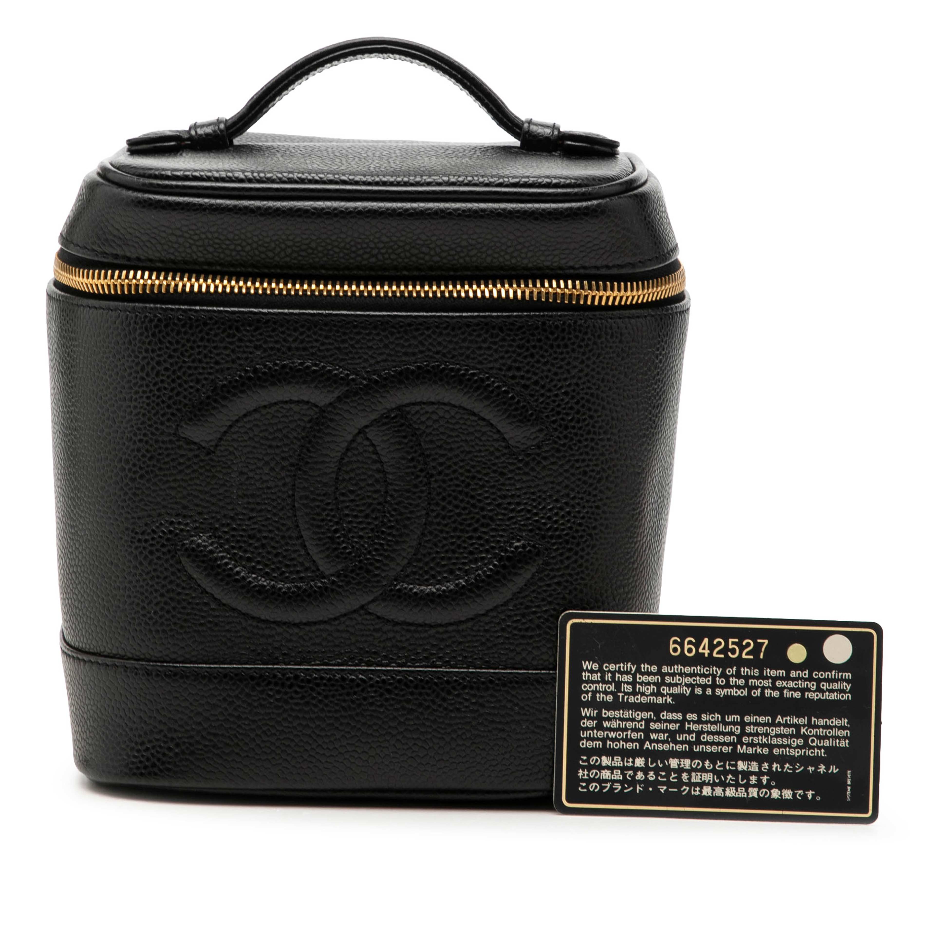 Chanel Cc Caviar Vanity Bag, från Luxclusif, i färgen svart. Klicka för att öppna bilden i stort format
