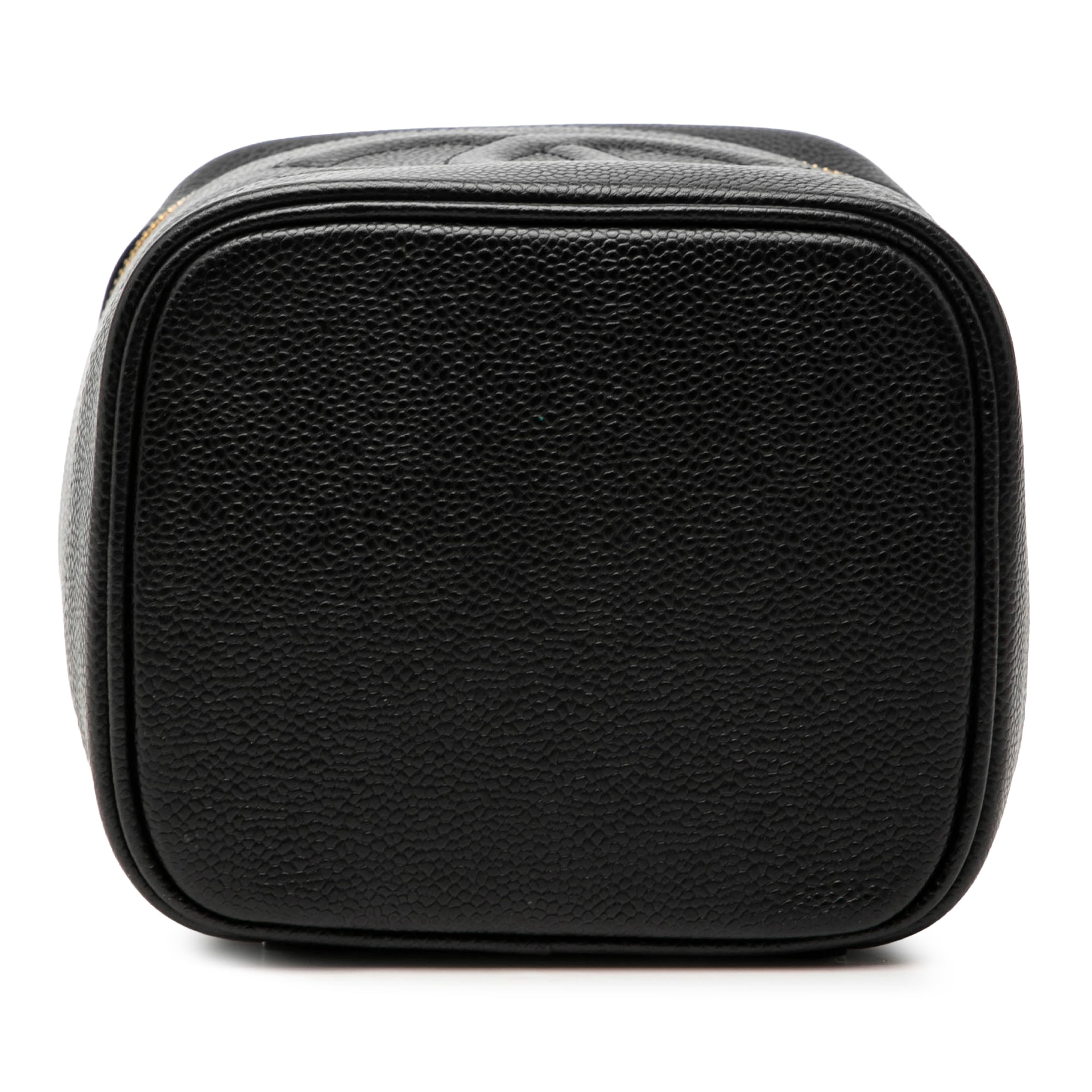 Chanel Cc Caviar Vanity Bag, från Luxclusif, i färgen svart. Klicka för att öppna bilden i stort format