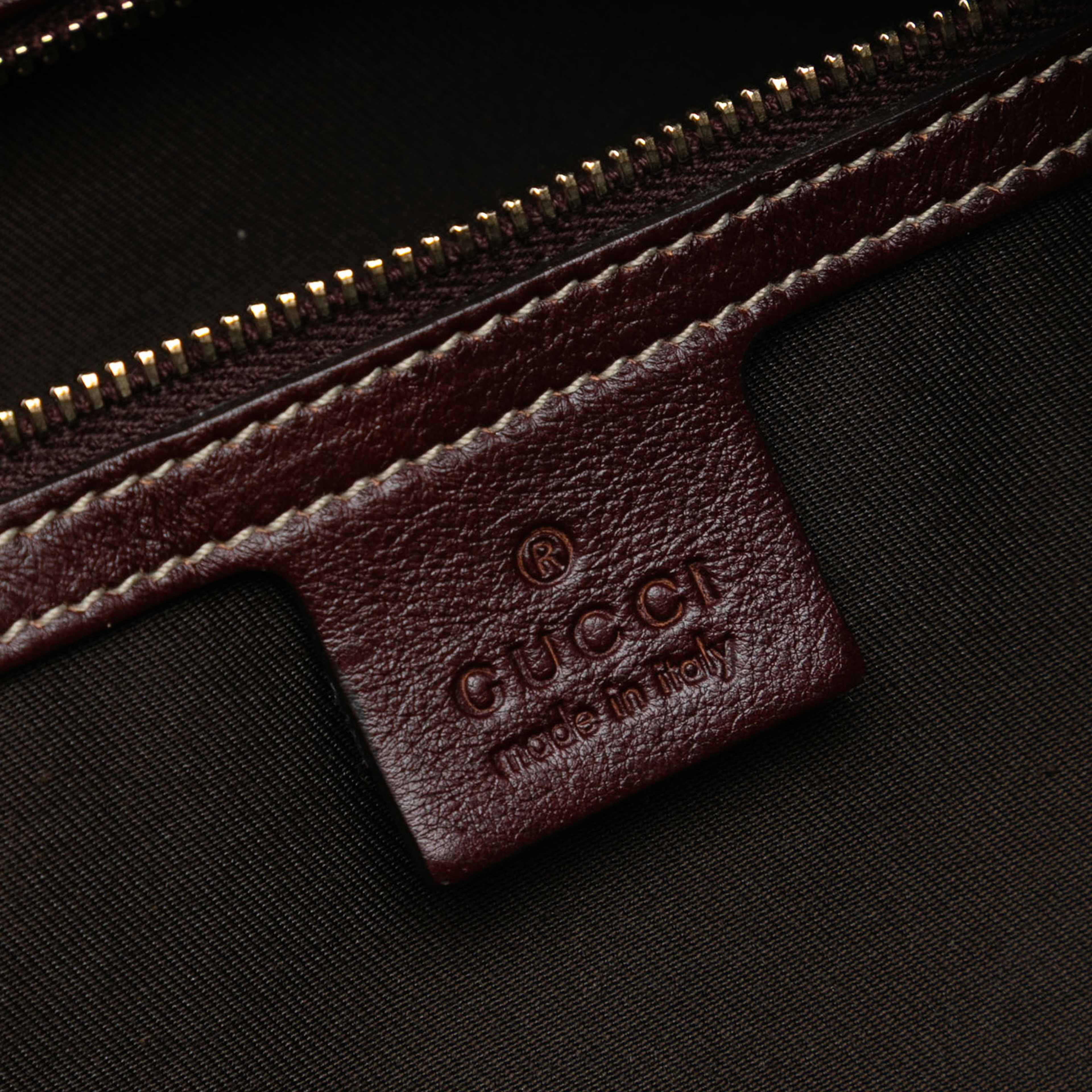 Gucci Gg Canvas Horsebit Nail Boston Bag, från Luxclusif, i färgen beige. Klicka för att öppna bilden i stort format