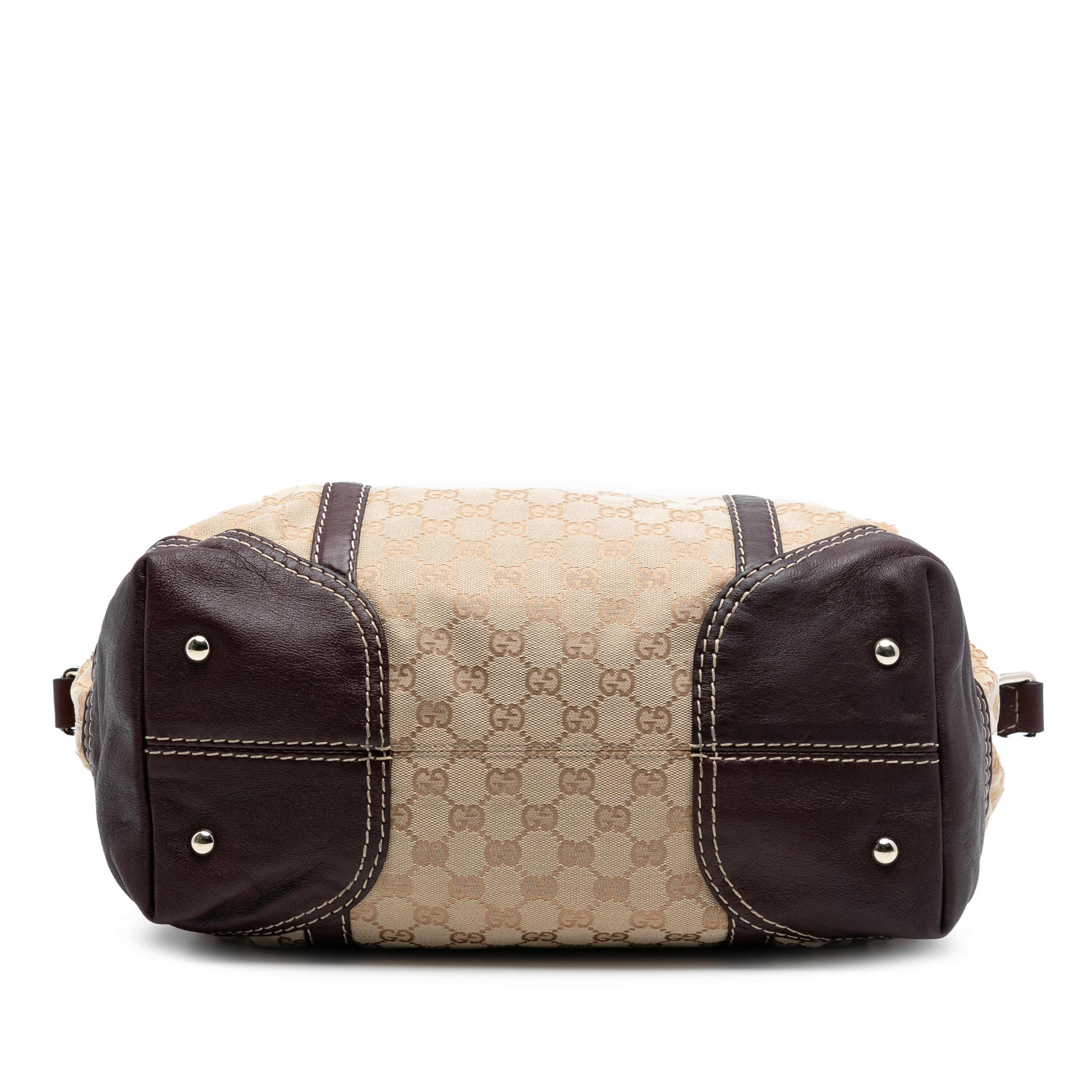 Gucci Gg Canvas Horsebit Nail Boston Bag, från Luxclusif, i färgen beige. Klicka för att öppna bilden i stort format