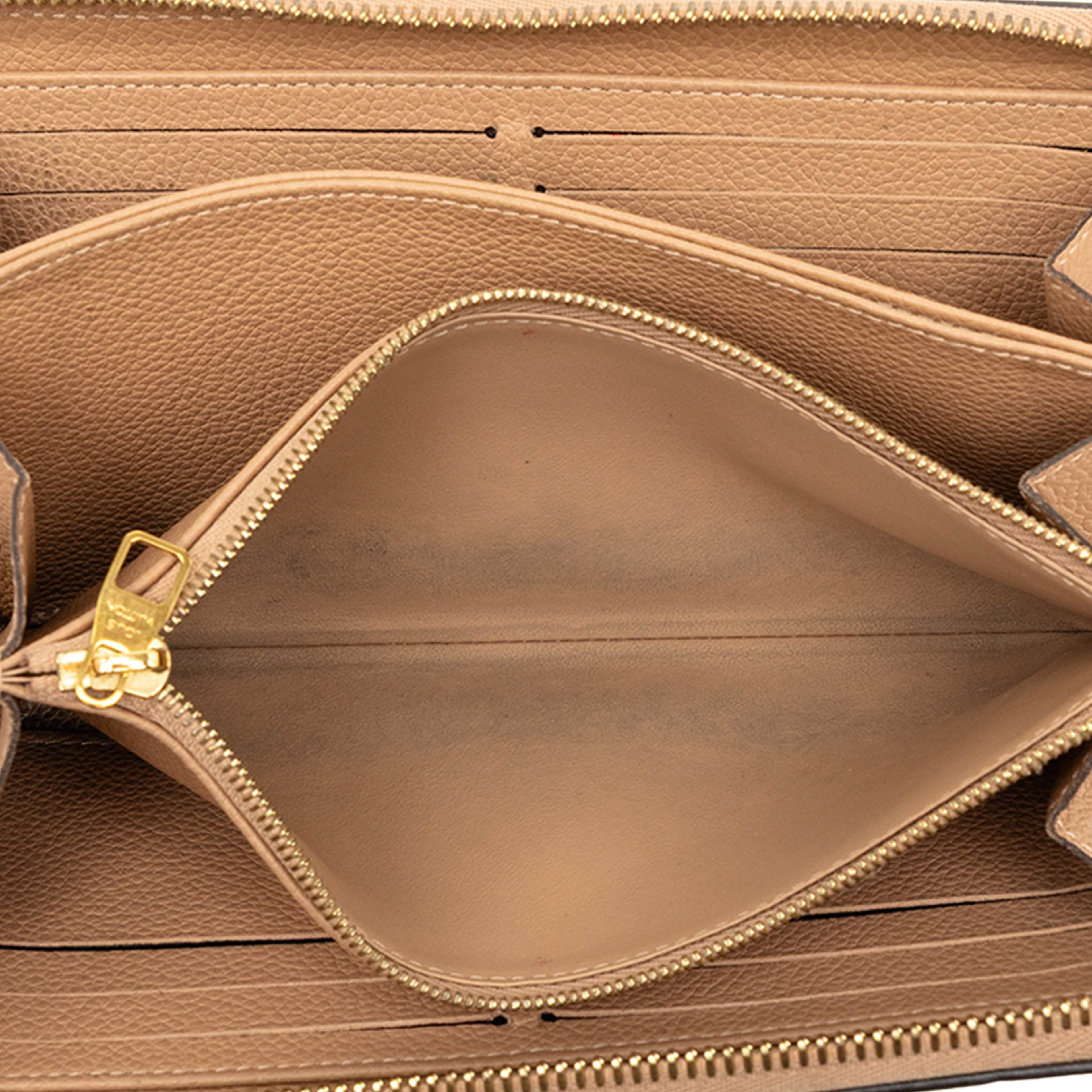 Louis Vuitton Monogram Empreinte Zippy Wallet, från Luxclusif, i färgen beige. Klicka för att öppna bilden i stort format