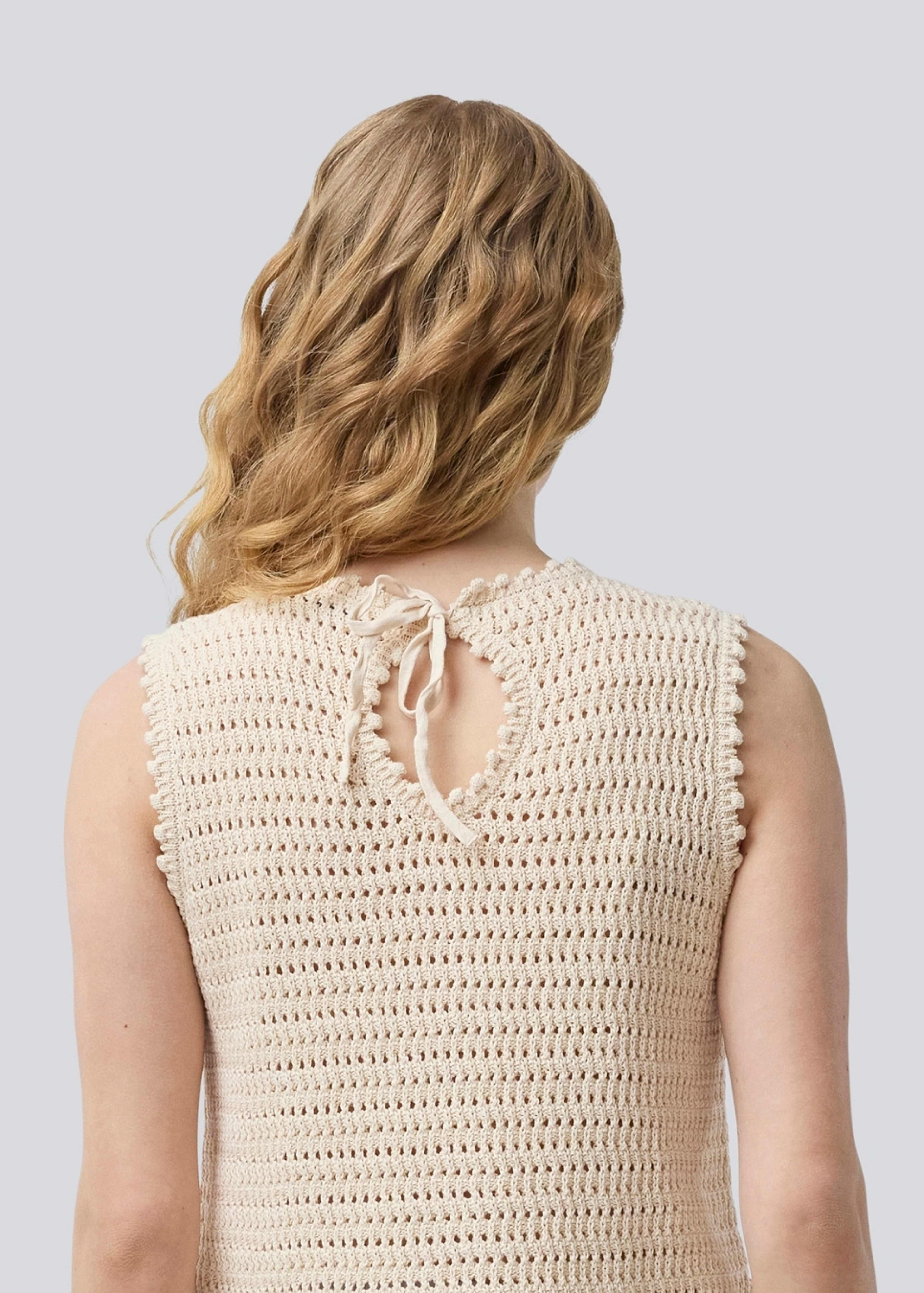 Miemd Top, från Modström, i färgen summer sand. Klicka för att öppna bilden i stort format