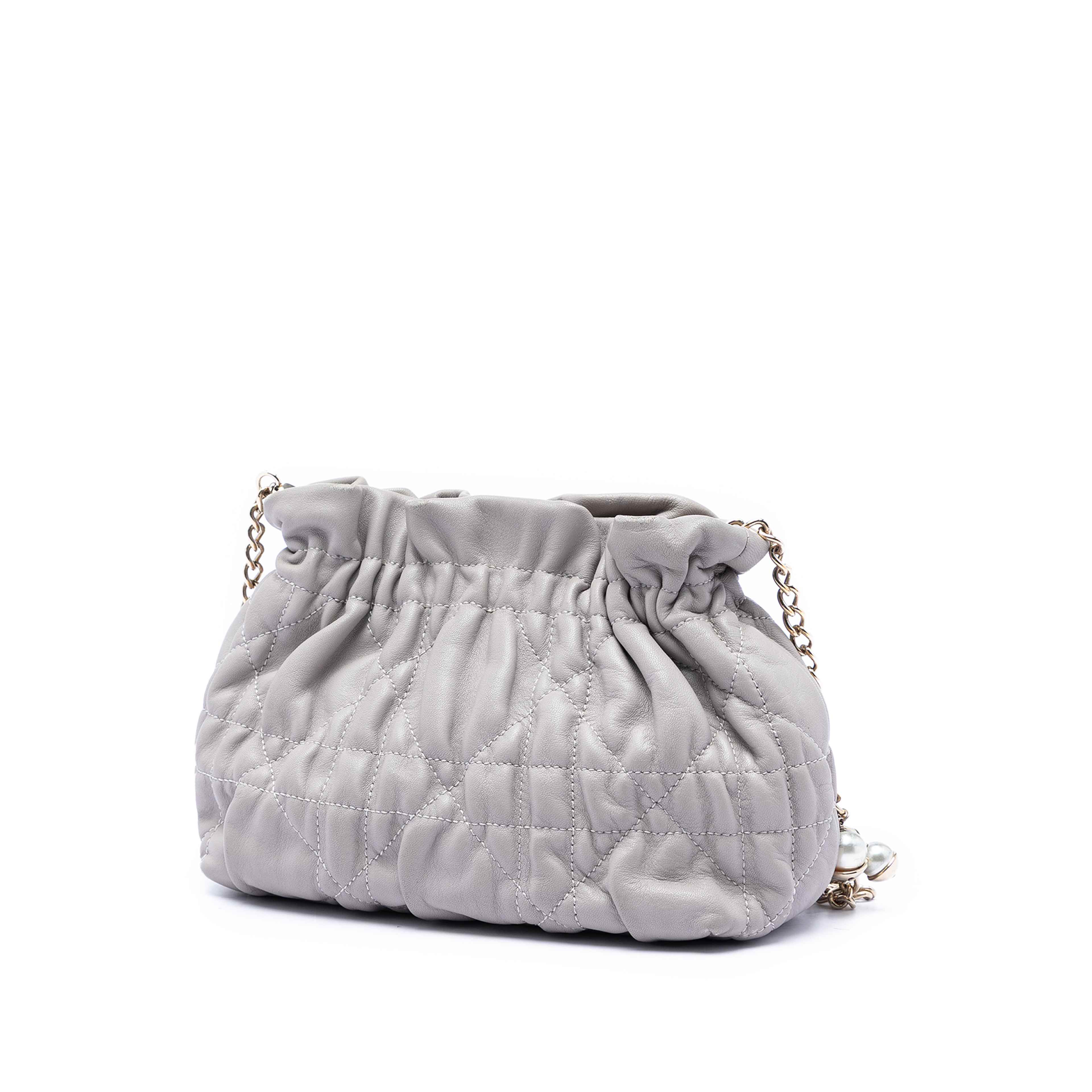 Dior Mini Lambskin Cannage Gaufre Delices Bag, från Luxclusif, i färgen beige. Klicka för att öppna bilden i stort format