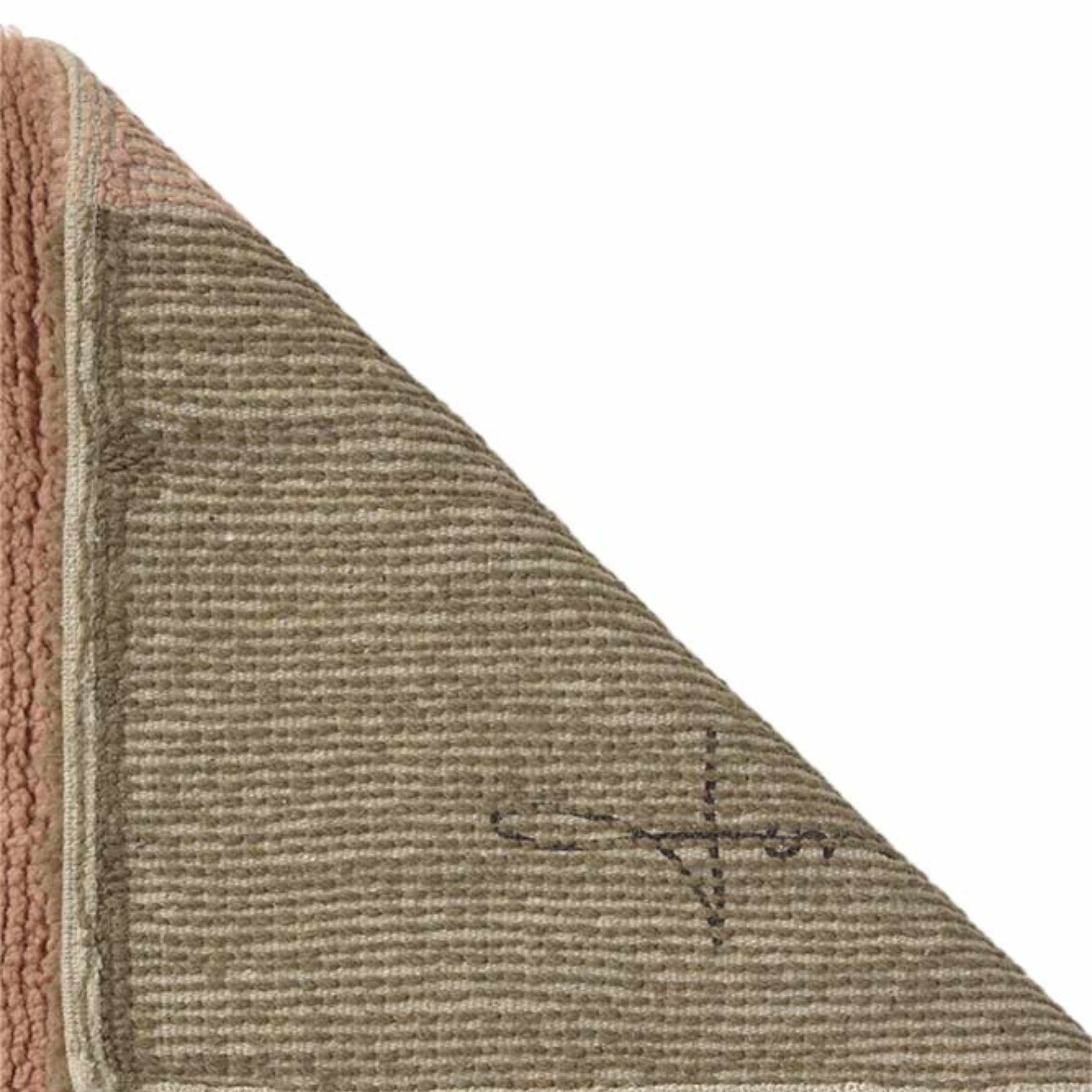 Ullmatta Chroma Dammrosa, från LORENA CANALS, i färgen naturlig canvas, basilika, moss, kol, dammrosa, mandel frost. Klicka för att öppna bilden i stort format