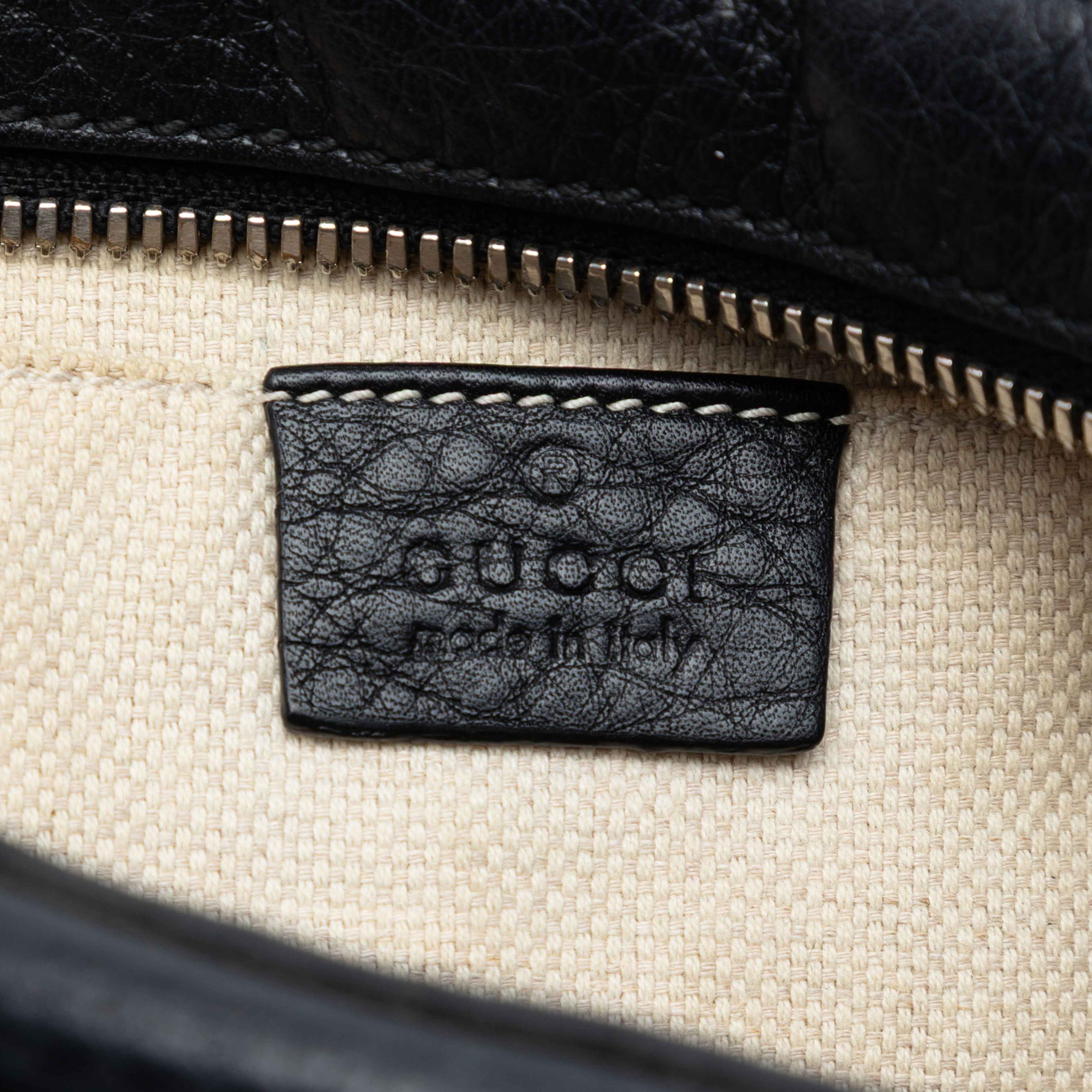 Gucci Studded Calfskin Soho Disco Crossbody, från Luxclusif, i färgen black. Klicka för att öppna bilden i stort format