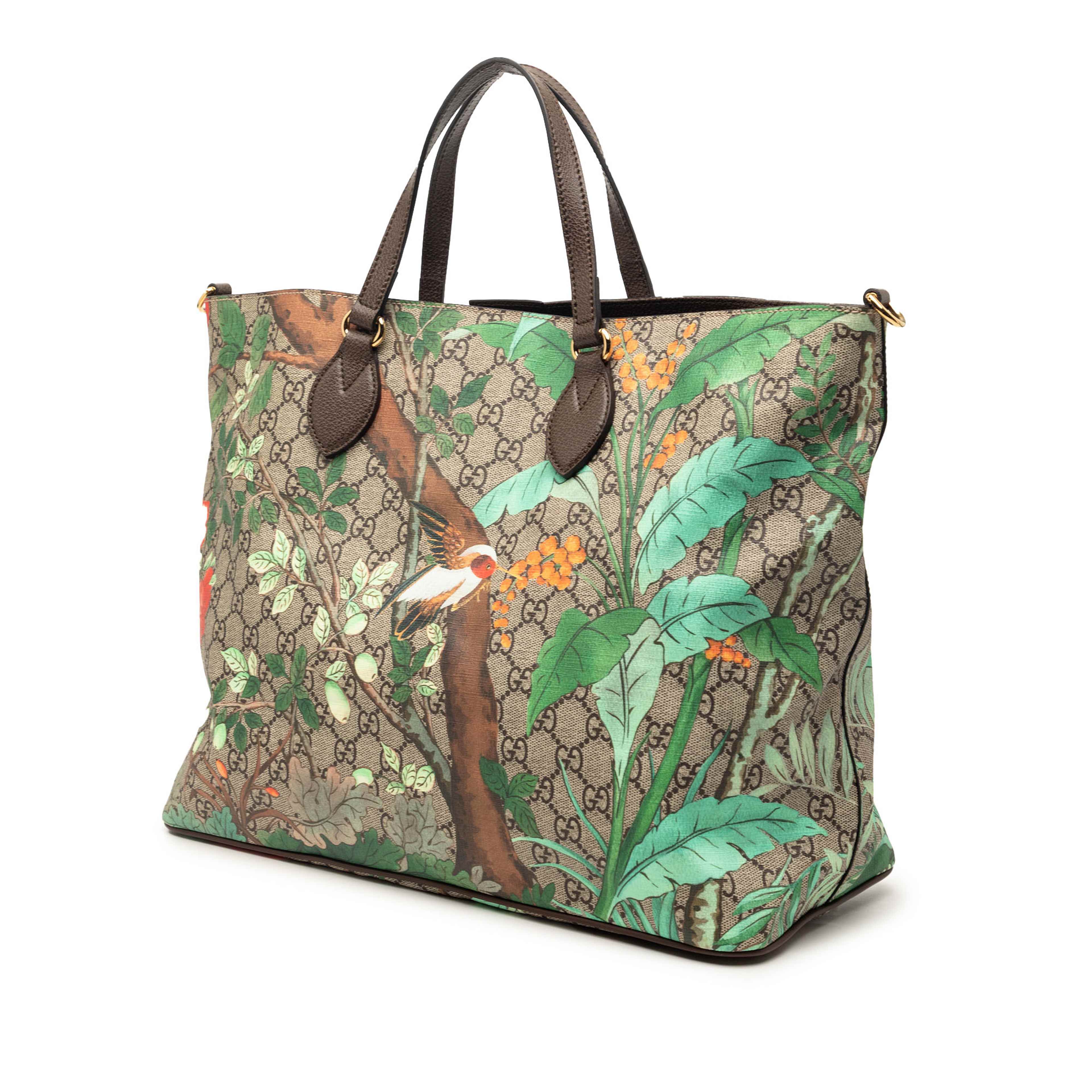 Gucci Medium Gg Supreme Tian Convertible Soft Tote, från Luxclusif, i färgen beige. Klicka för att öppna bilden i stort format