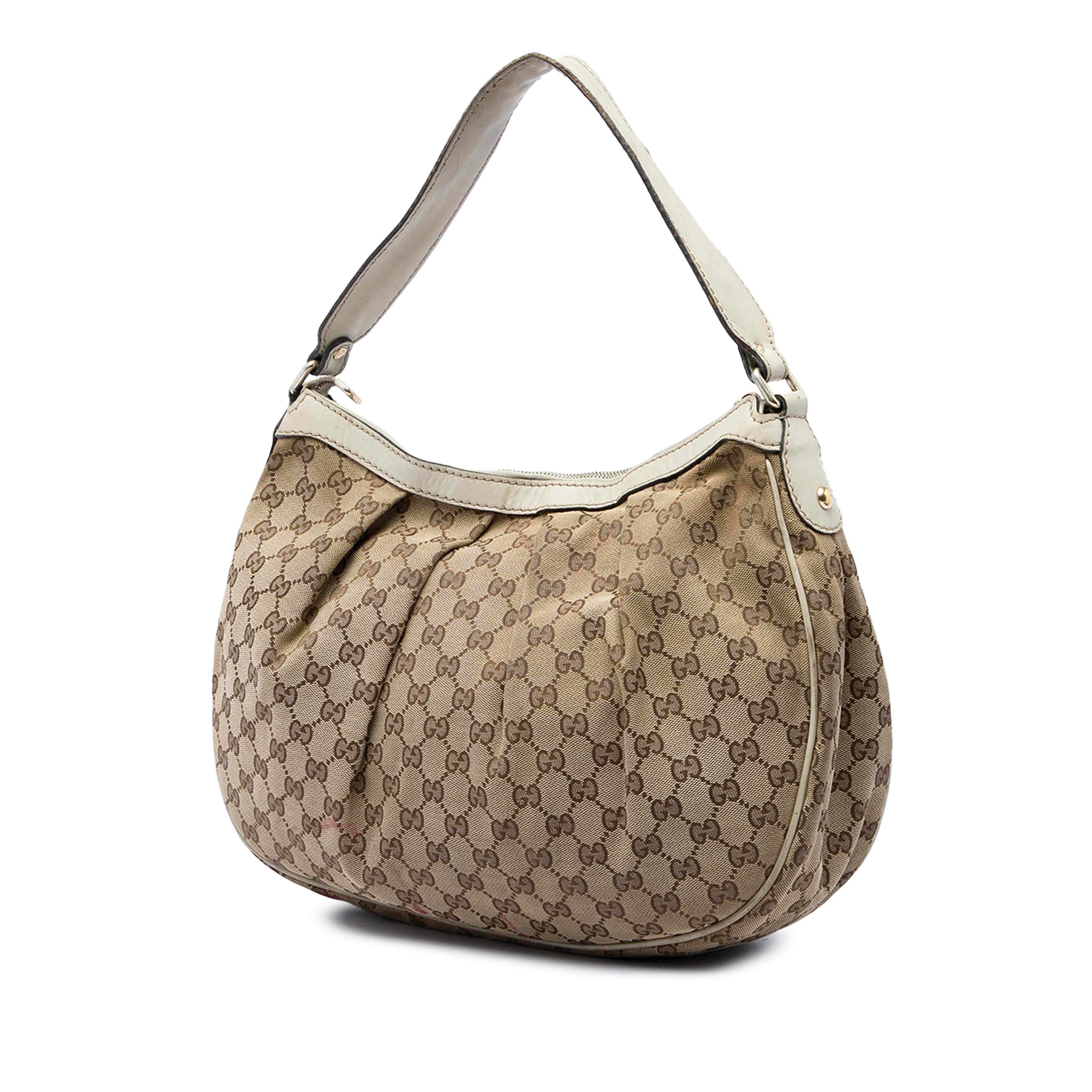 Gucci Gg Canvas Sukey Shoulder Bag, från Luxclusif, i färgen beige. Klicka för att öppna bilden i stort format