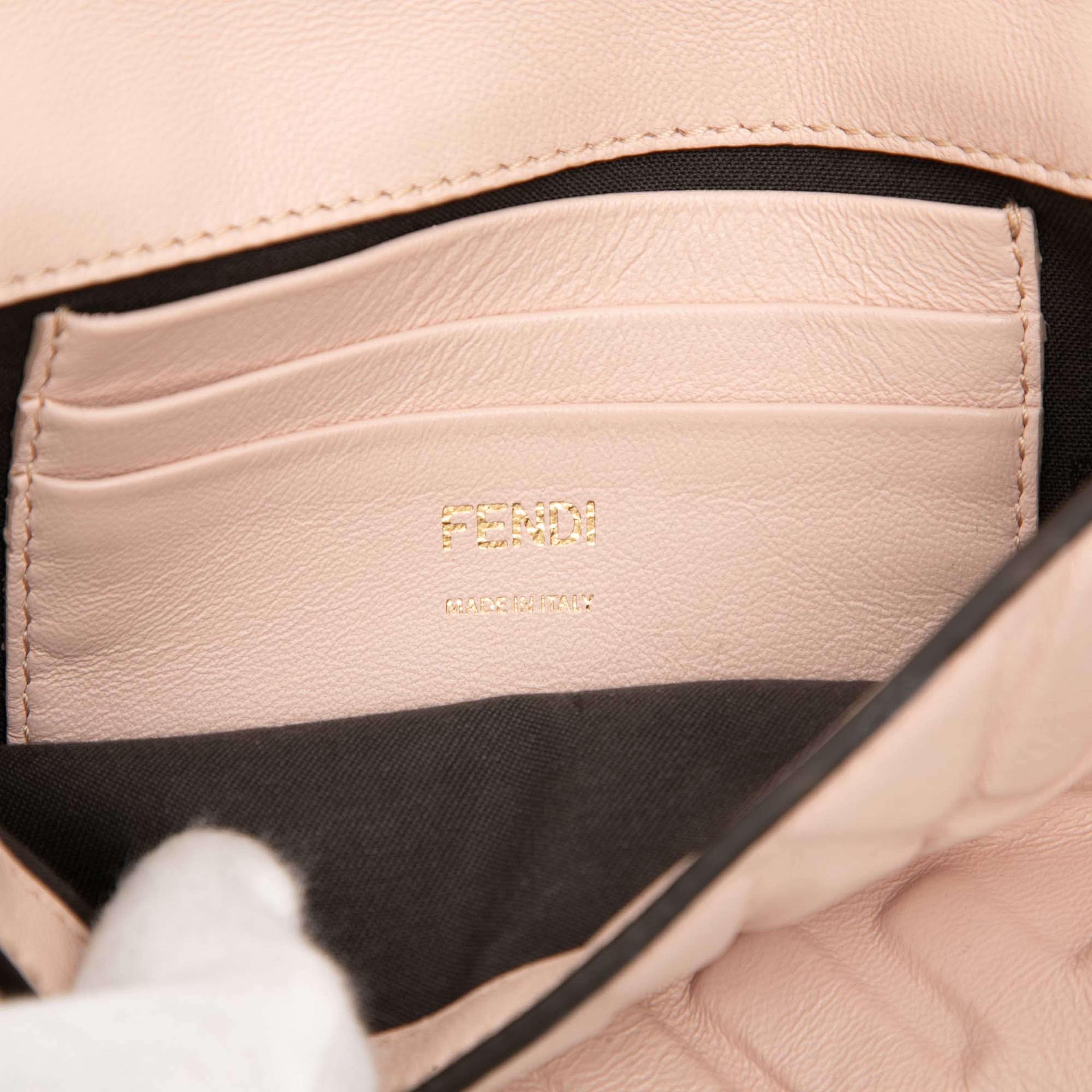 Fendi Mini Zucca Embossed Leather Baguette Satchel, från Luxclusif, i färgen light pink. Klicka för att öppna bilden i stort format