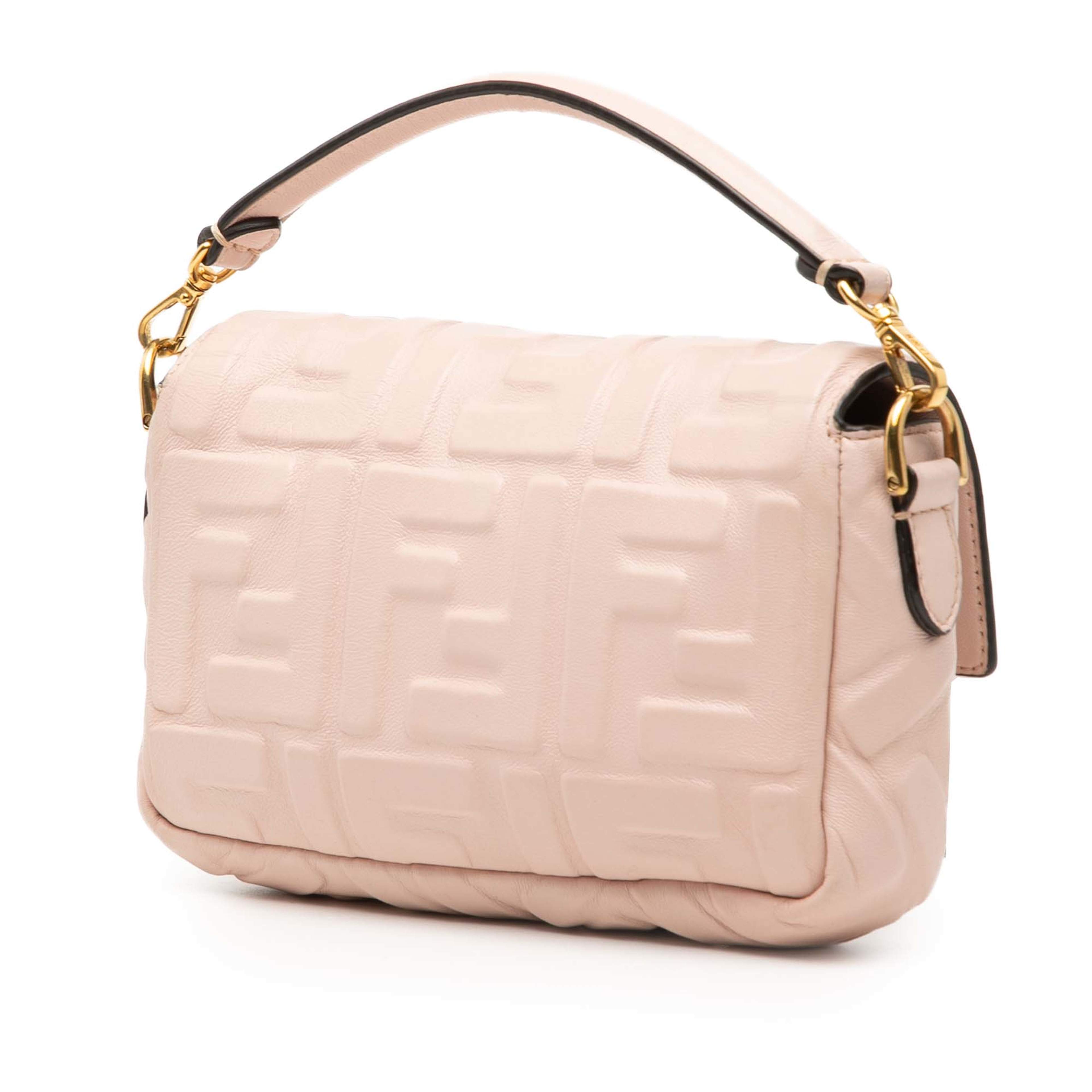 Fendi Mini Zucca Embossed Leather Baguette Satchel, från Luxclusif, i färgen light pink. Klicka för att öppna bilden i stort format