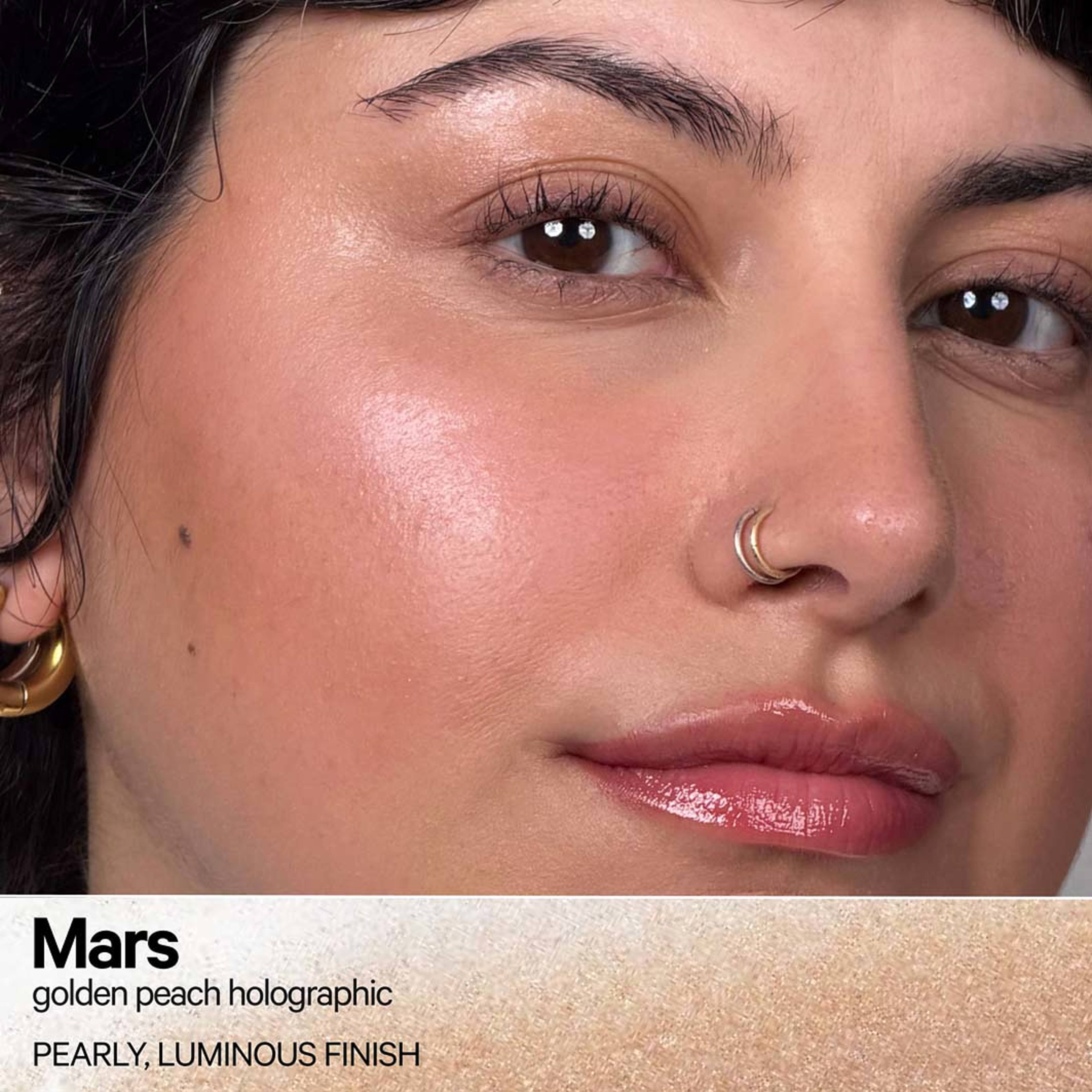 Highlighter Stick, från Milk Makeup, i färgen Mars. Klicka för att öppna bilden i stort format