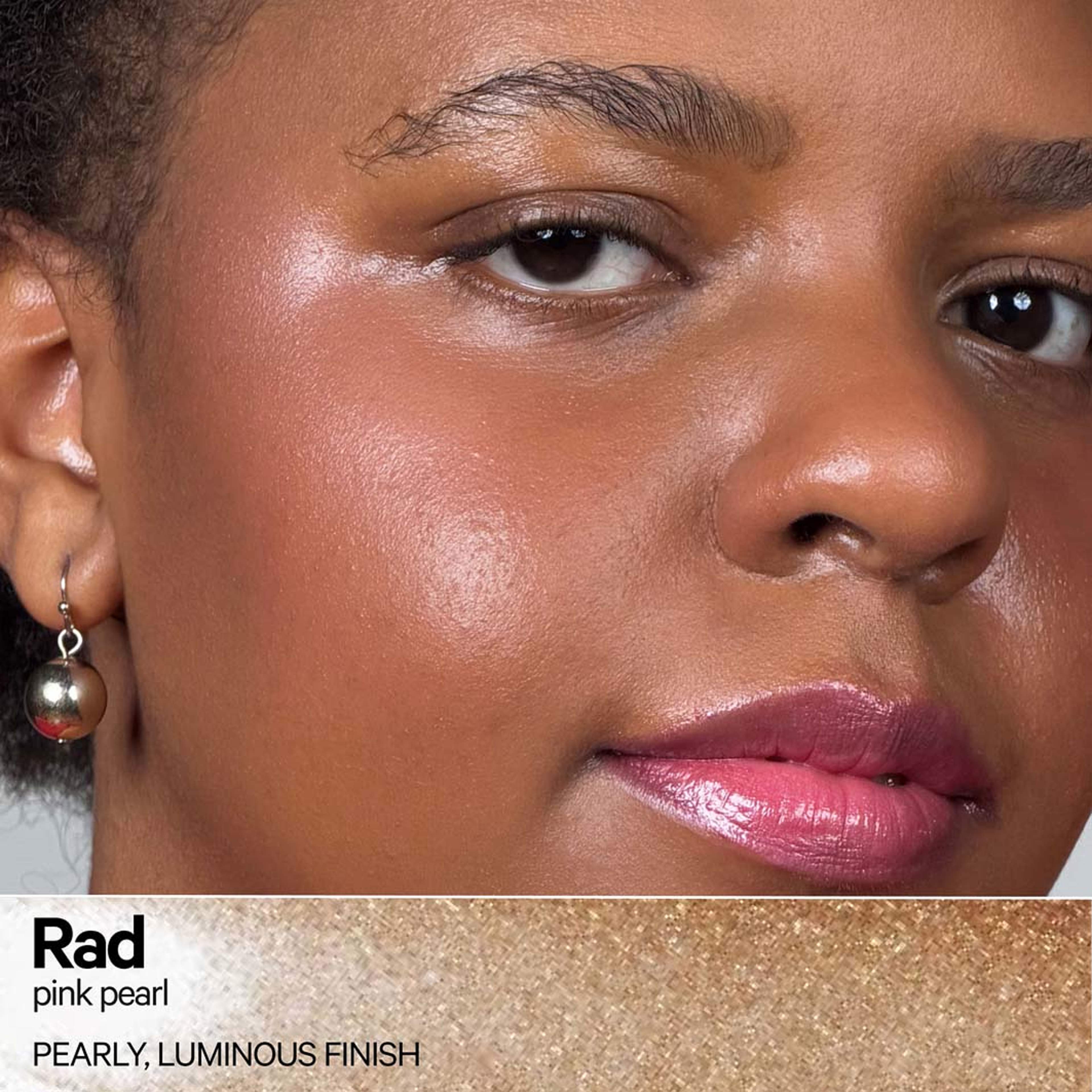 Highlighter Stick, från Milk Makeup, i färgen Rad. Klicka för att öppna bilden i stort format