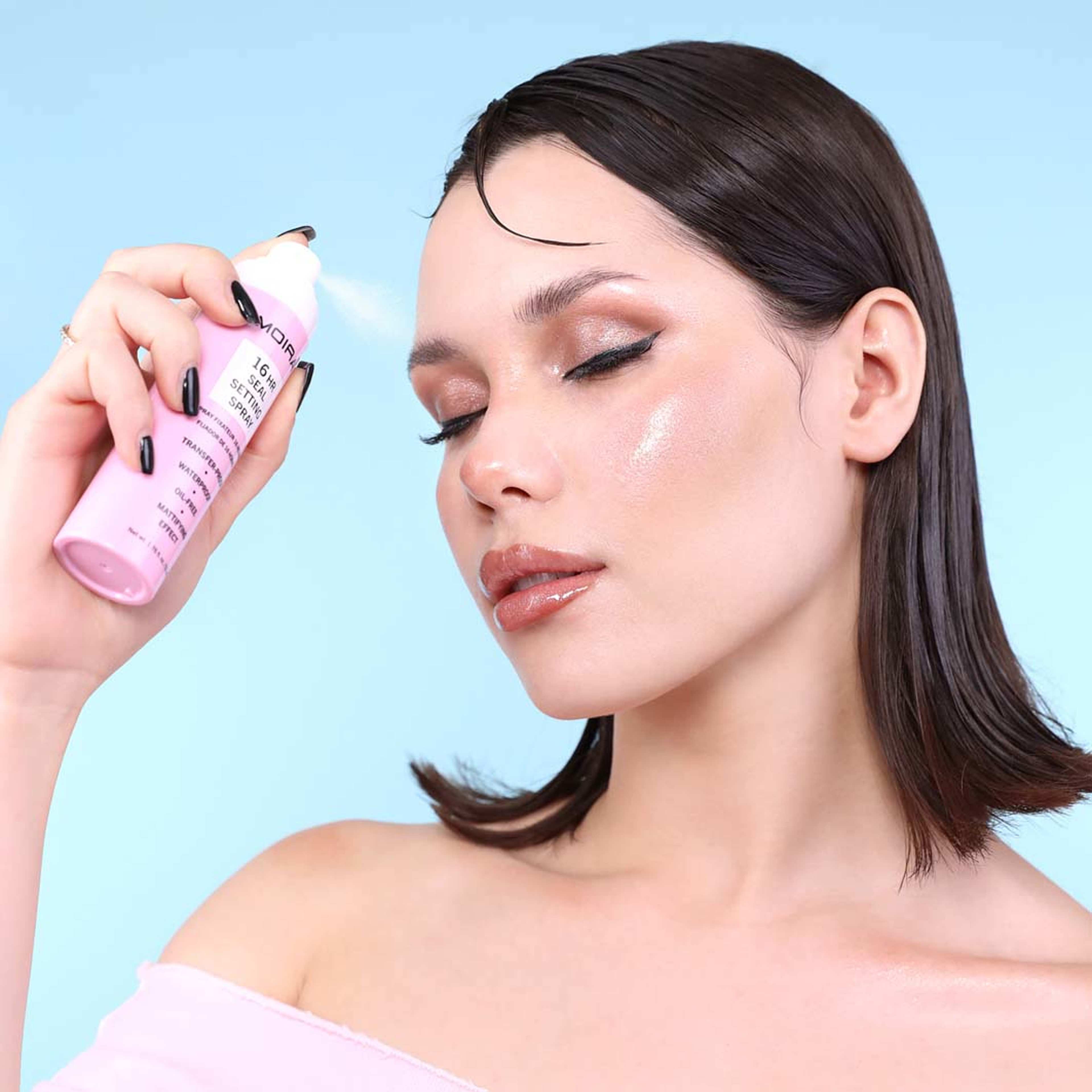 16 HR Seal Setting Spray, från MOIRA. Klicka för att öppna bilden i stort format