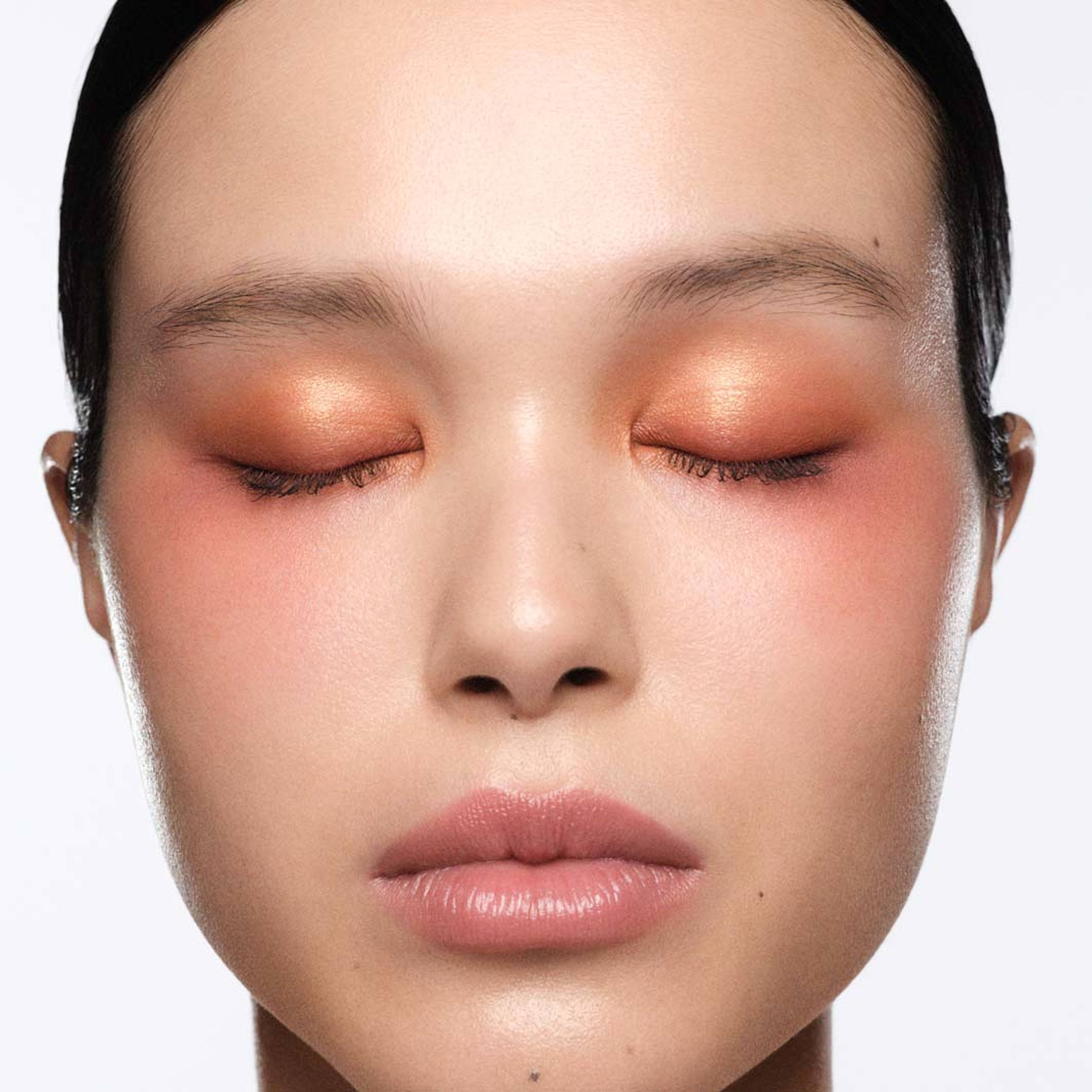 Eyeshadow Palette 18 Colours Vesuvio, från BYREDO. Klicka för att öppna bilden i stort format