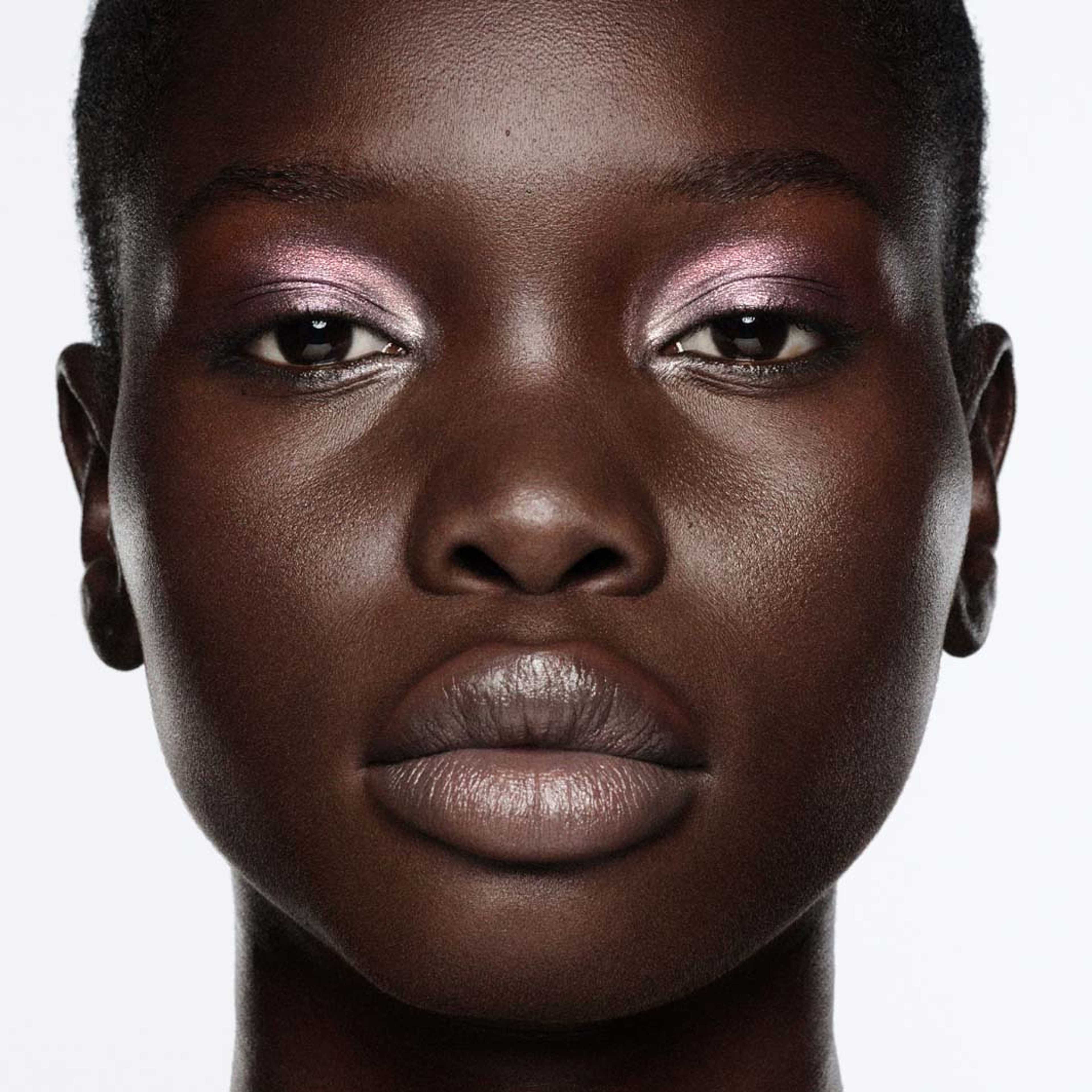 Eyeshadow Palette 18 Colours Vesuvio, från BYREDO. Klicka för att öppna bilden i stort format