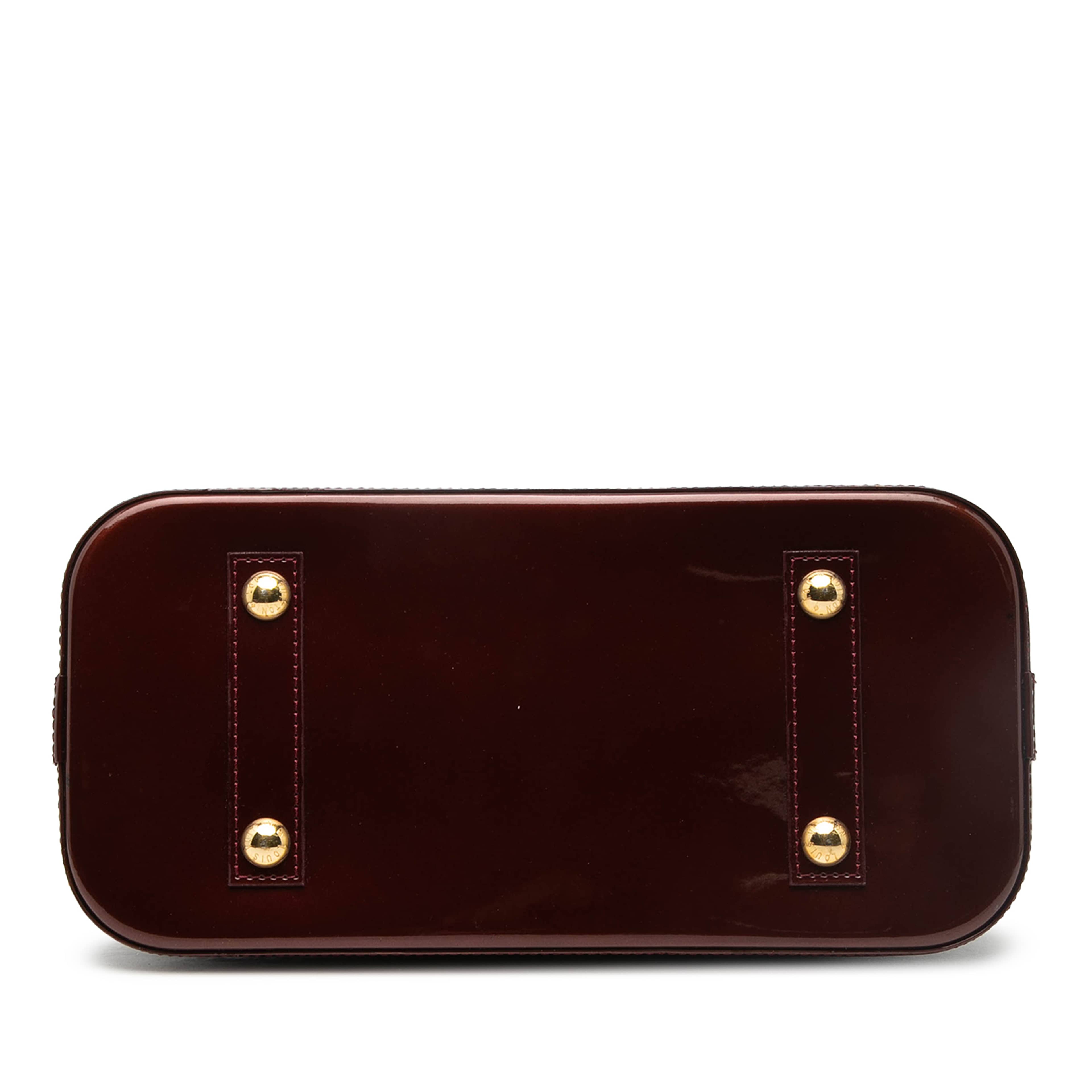 Louis Vuitton Monogram Vernis Alma Pm, från Luxclusif, i färgen burgundy. Klicka för att öppna bilden i stort format