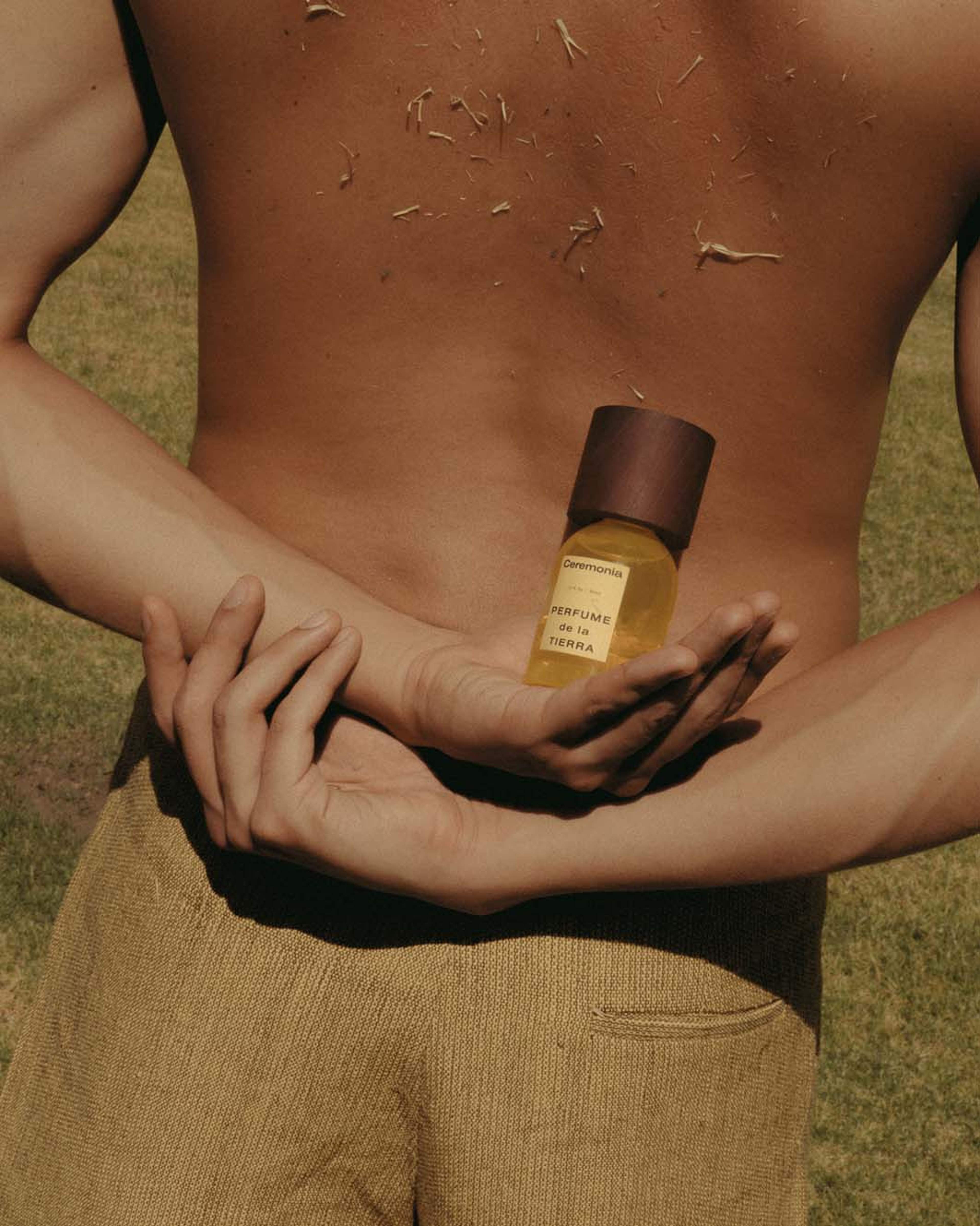 Perfume De La Tierra, från Ceremonia. Klicka för att öppna bilden i stort format