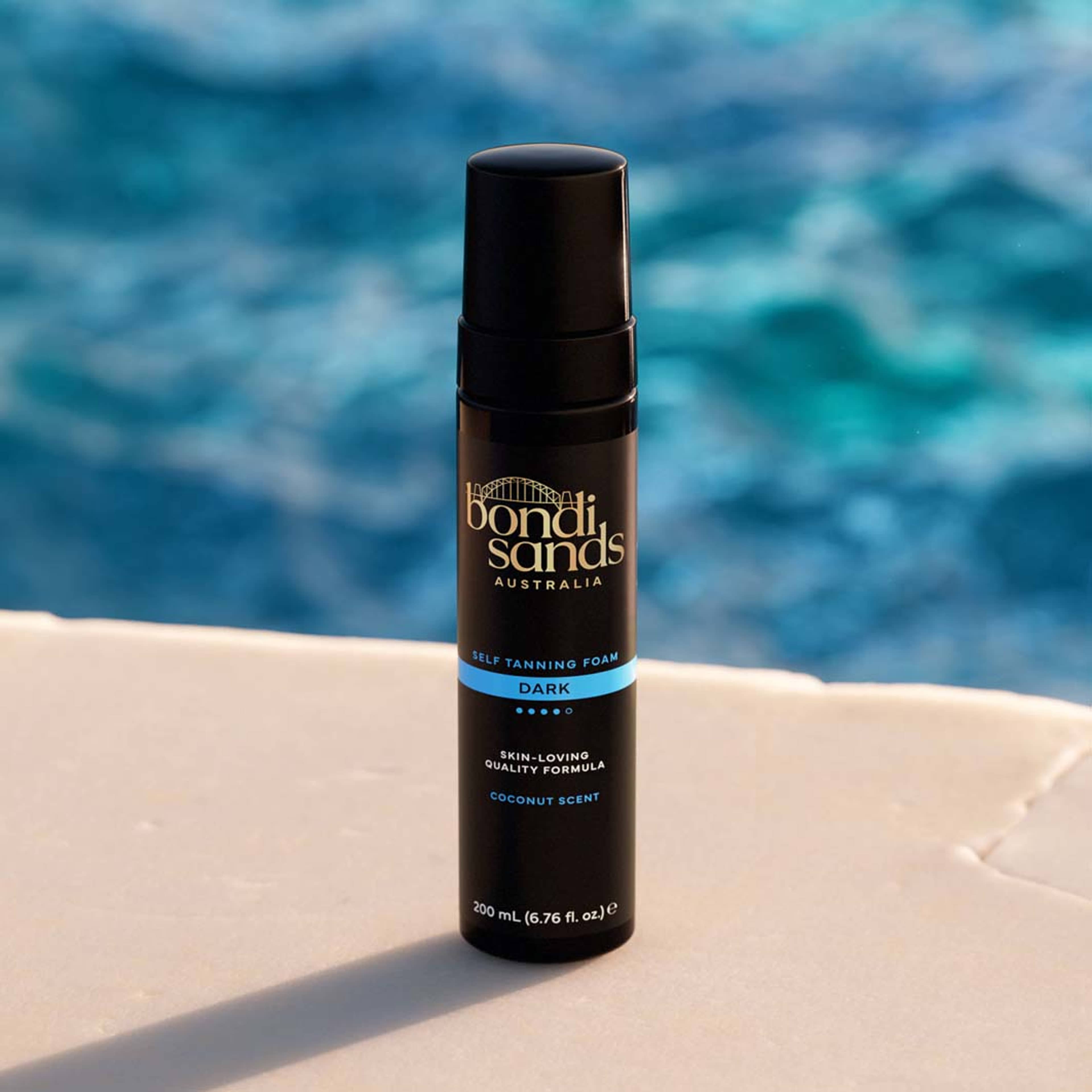 Self Tanning Foam Dark, från Bondi Sands, i färgen Dark. Klicka för att öppna bilden i stort format