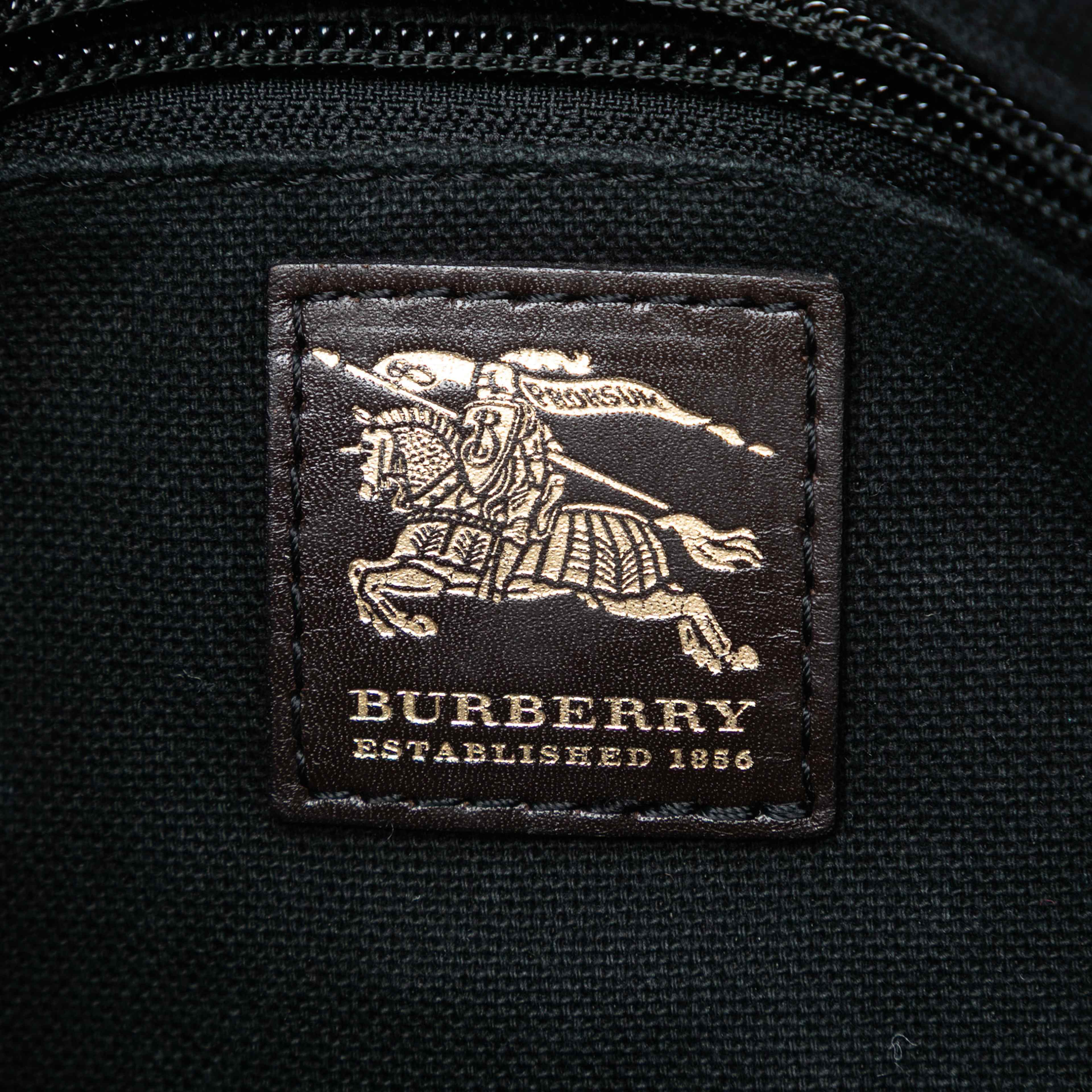 Burberry Haymarket Check Coated Canvas Crossbody, från Luxclusif, i färgen beige. Klicka för att öppna bilden i stort format