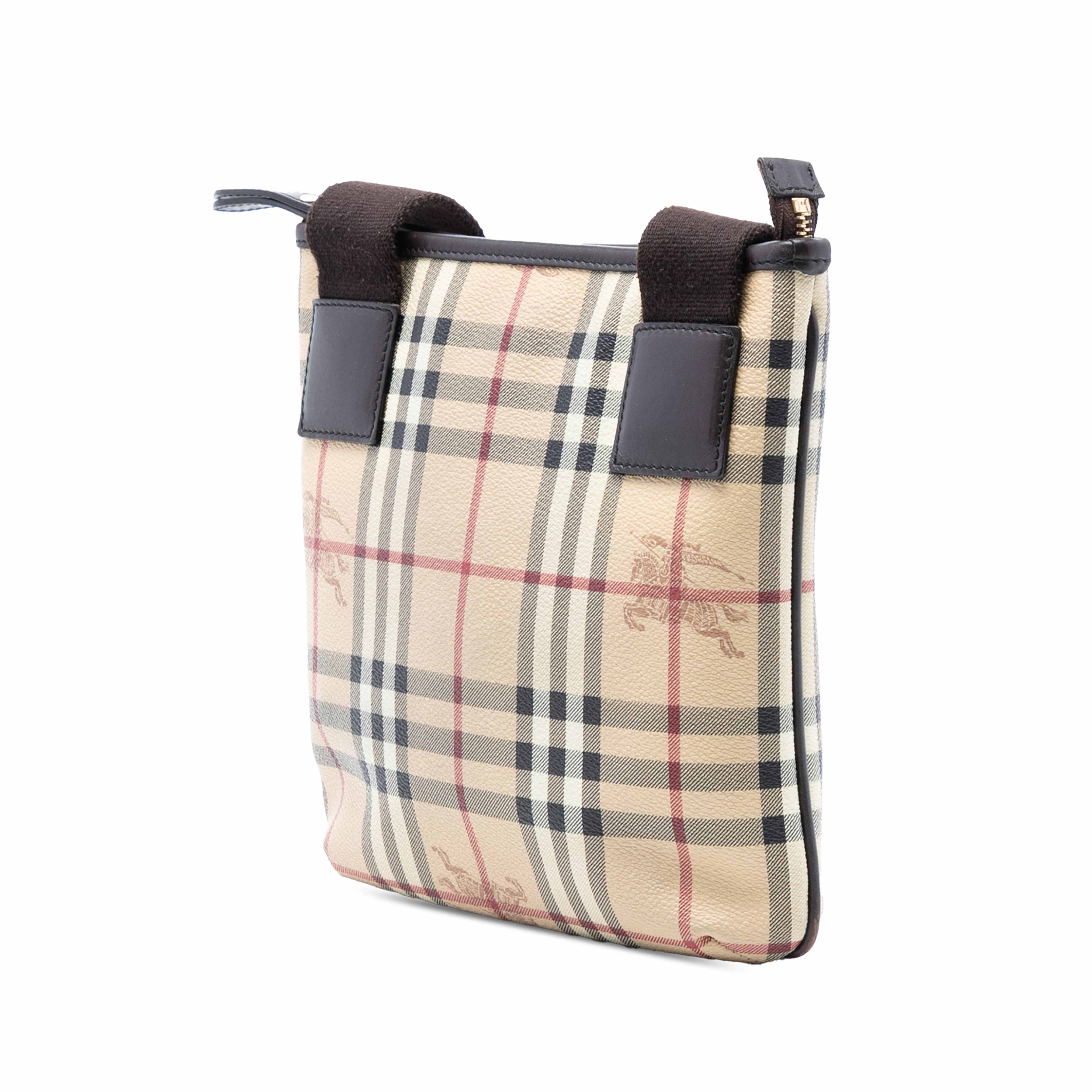Burberry Haymarket Check Coated Canvas Crossbody, från Luxclusif, i färgen beige. Klicka för att öppna bilden i stort format