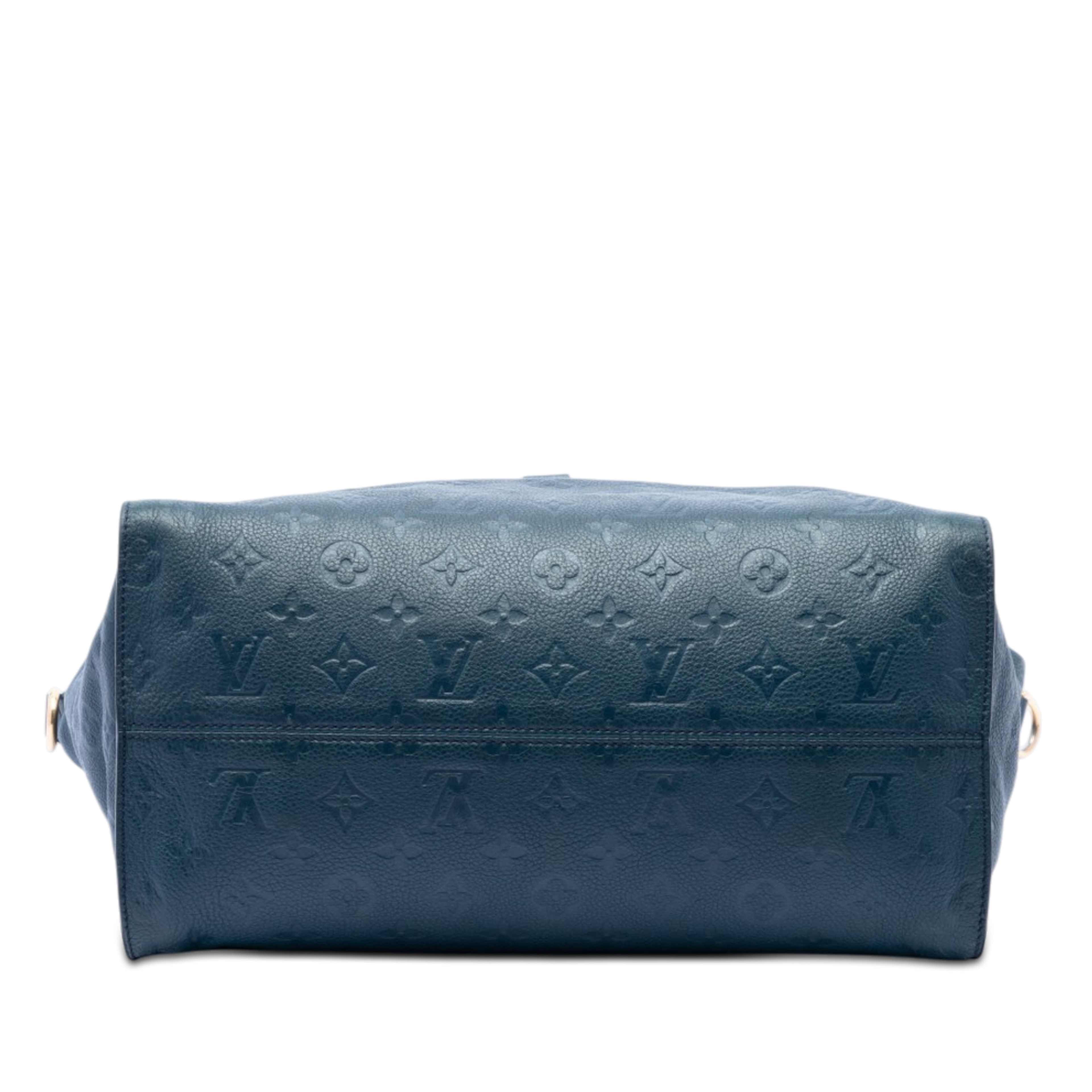Louis Vuitton Monogram Empreinte Lumineuse Pm, från Luxclusif, i färgen blå. Klicka för att öppna bilden i stort format