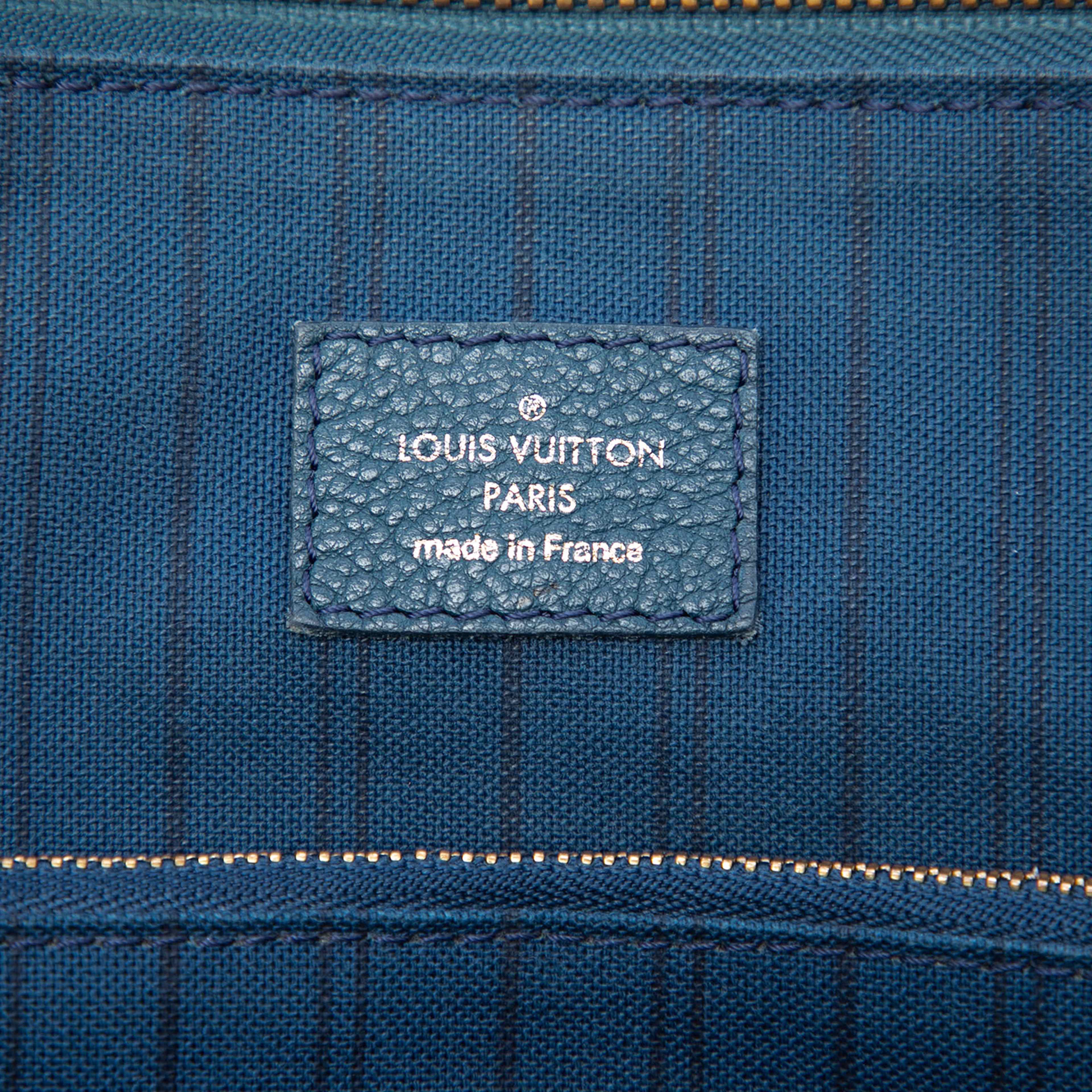 Louis Vuitton Monogram Empreinte Lumineuse Pm, från Luxclusif, i färgen blå. Klicka för att öppna bilden i stort format
