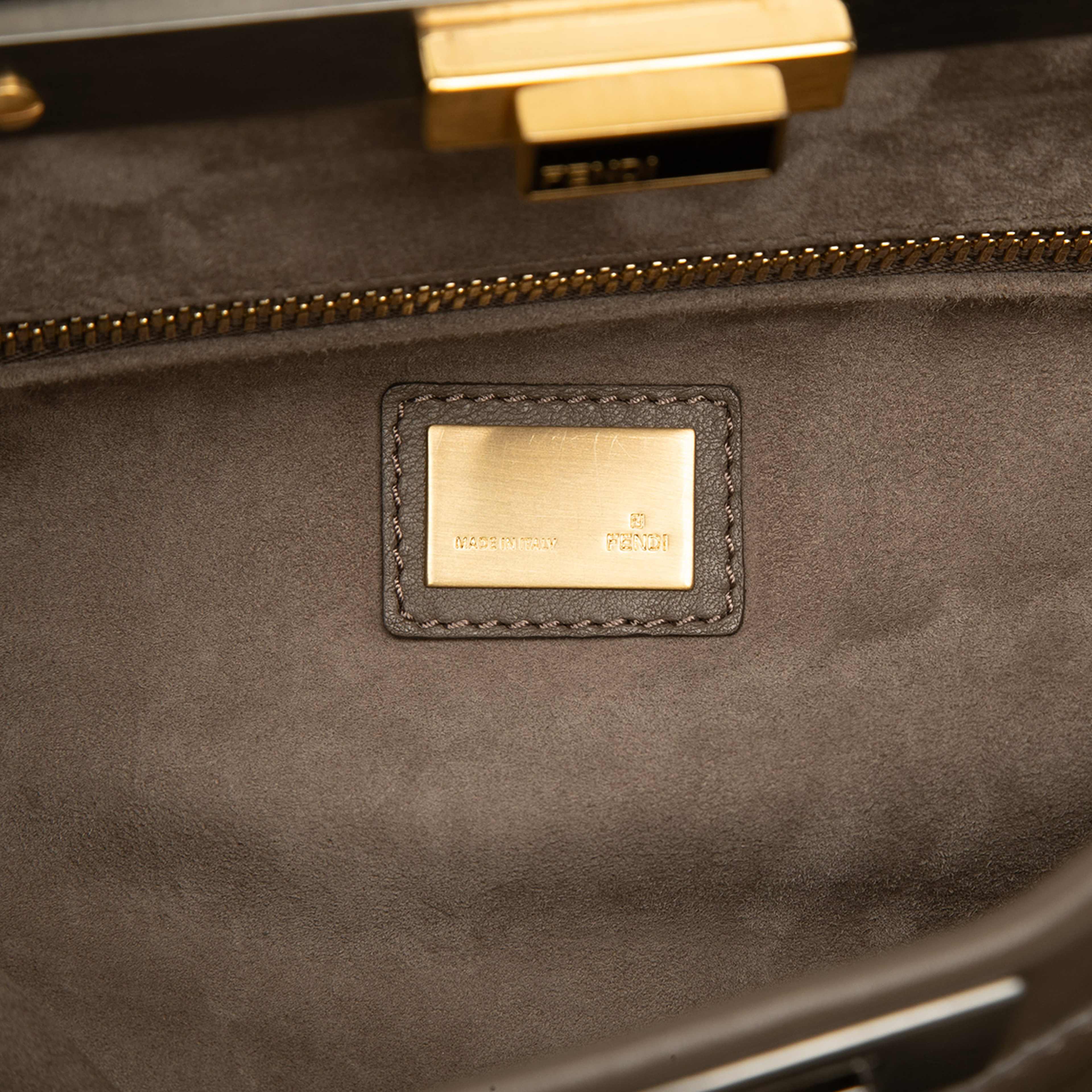 Fendi Medium Calfskin Peekaboo Iconic Satchel, från Luxclusif, i färgen taupe. Klicka för att öppna bilden i stort format