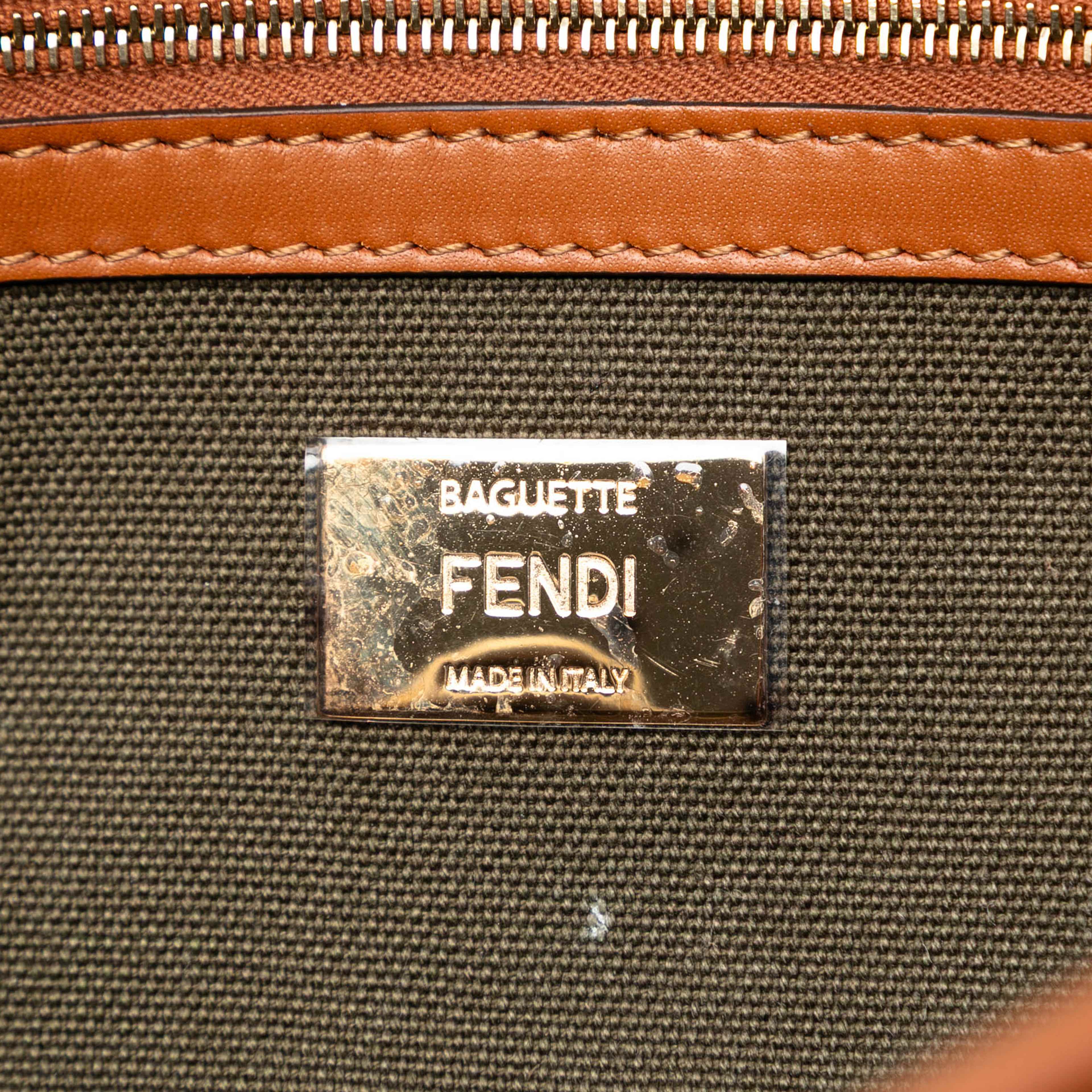Fendi Zucca Embroidered Canvas Baguette Satchel, från Luxclusif, i färgen khaki. Klicka för att öppna bilden i stort format