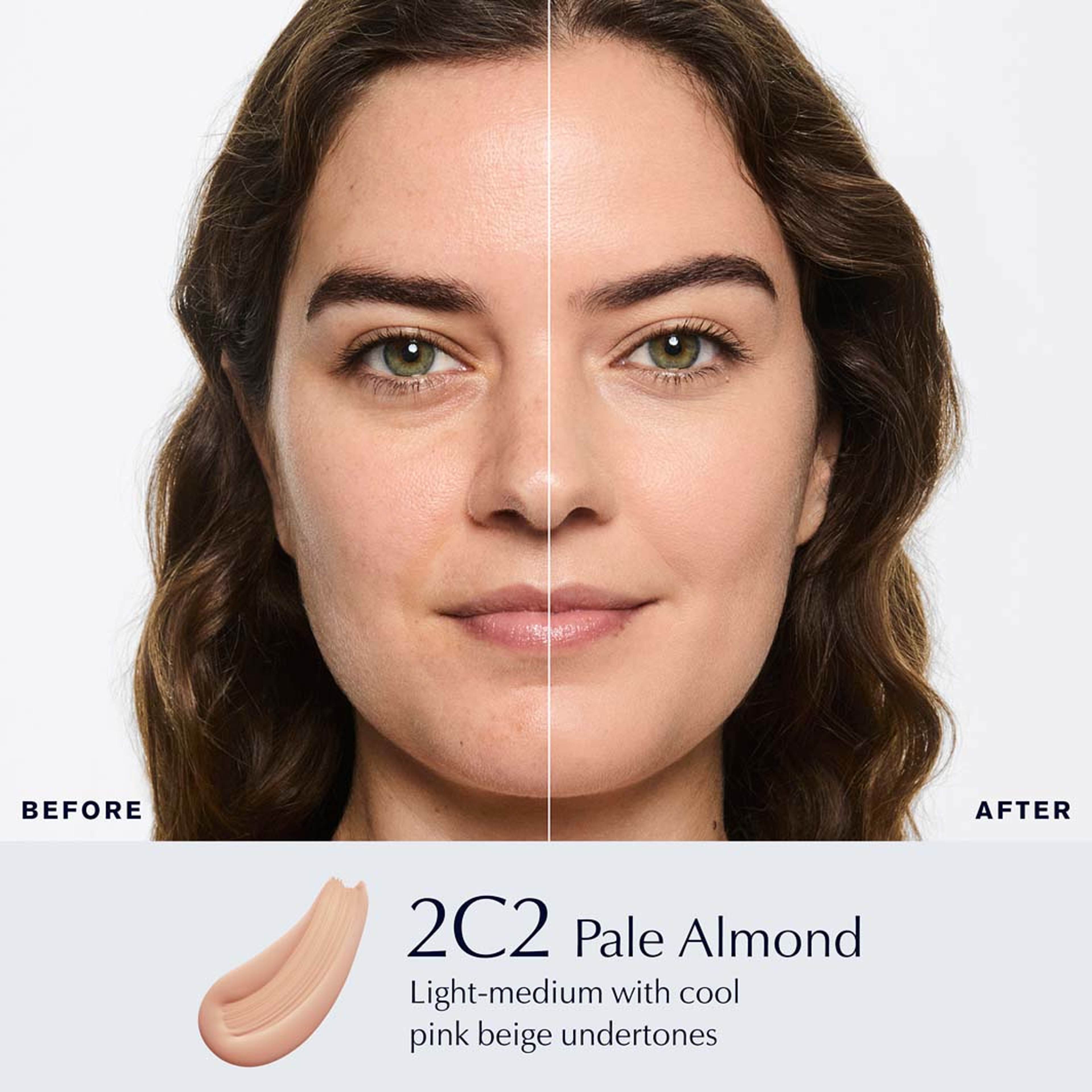 Double Wear Stay-In-Place Makeup SPF10, från Estée Lauder, i färgen 2c2 Pale Almond. Klicka för att öppna bilden i stort format