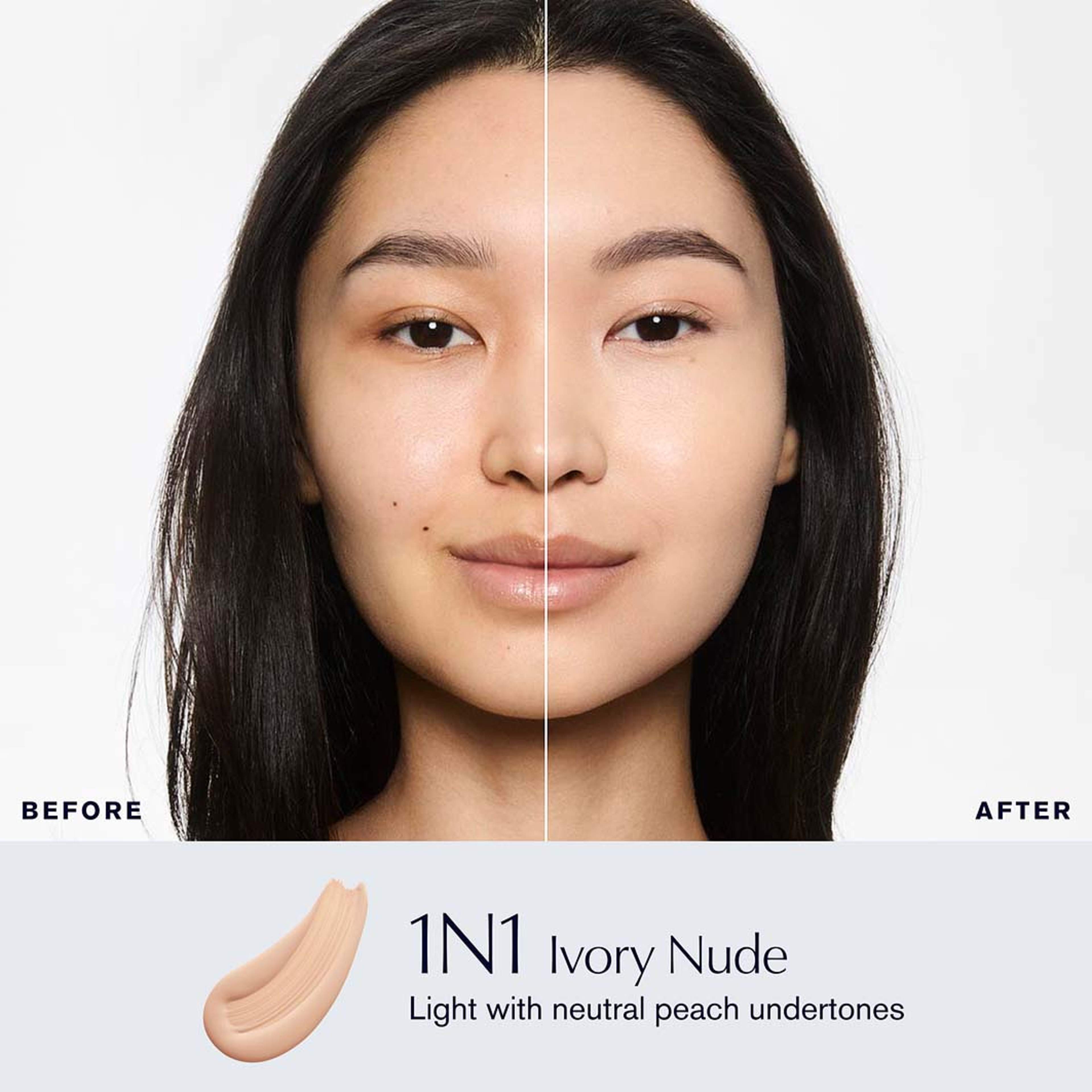 Double Wear Stay-In-Place Makeup SPF10, från Estée Lauder, i färgen 1n1 Ivory Nude. Klicka för att öppna bilden i stort format