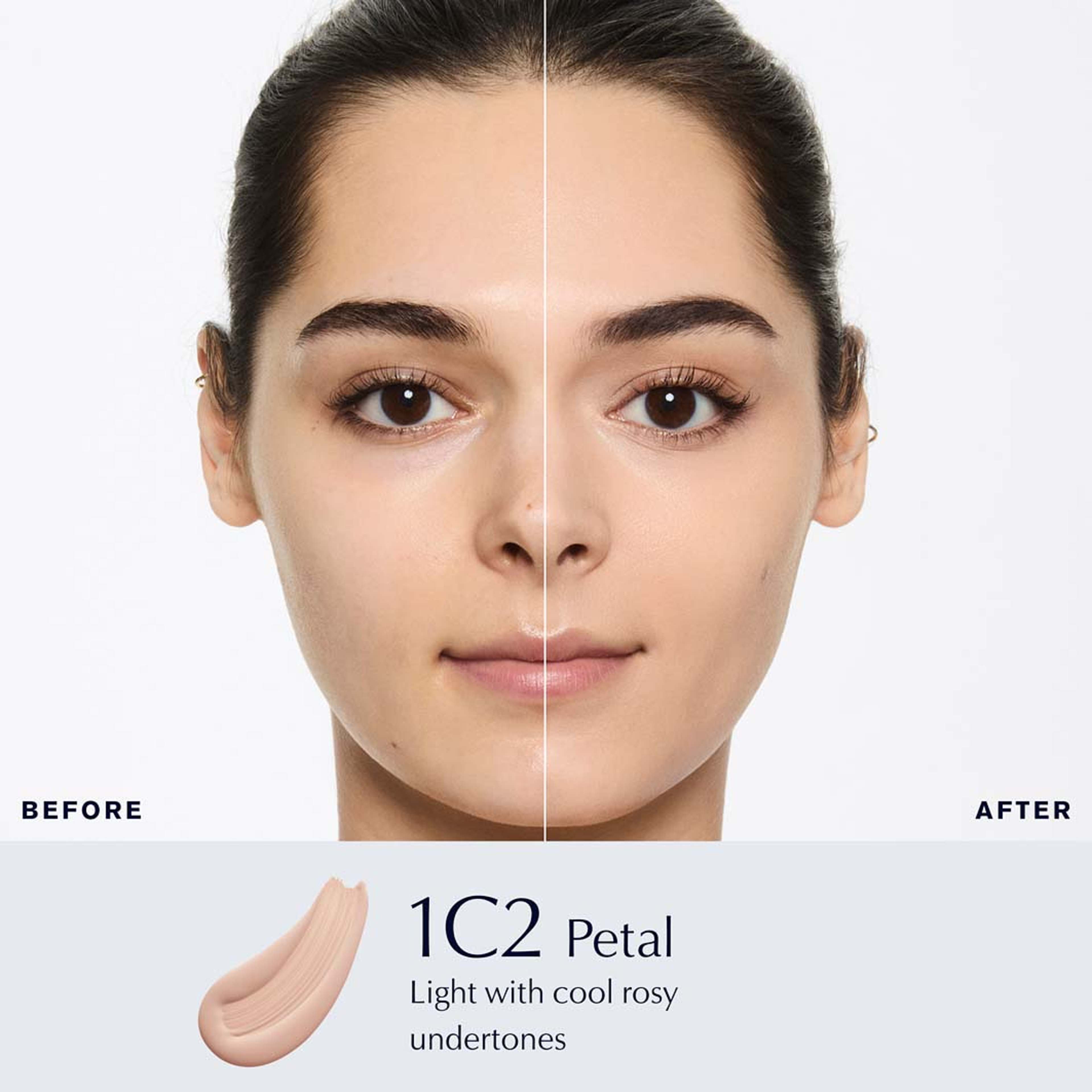 Double Wear Stay-In-Place Makeup SPF10, från Estée Lauder, i färgen 1c2 Petal. Klicka för att öppna bilden i stort format