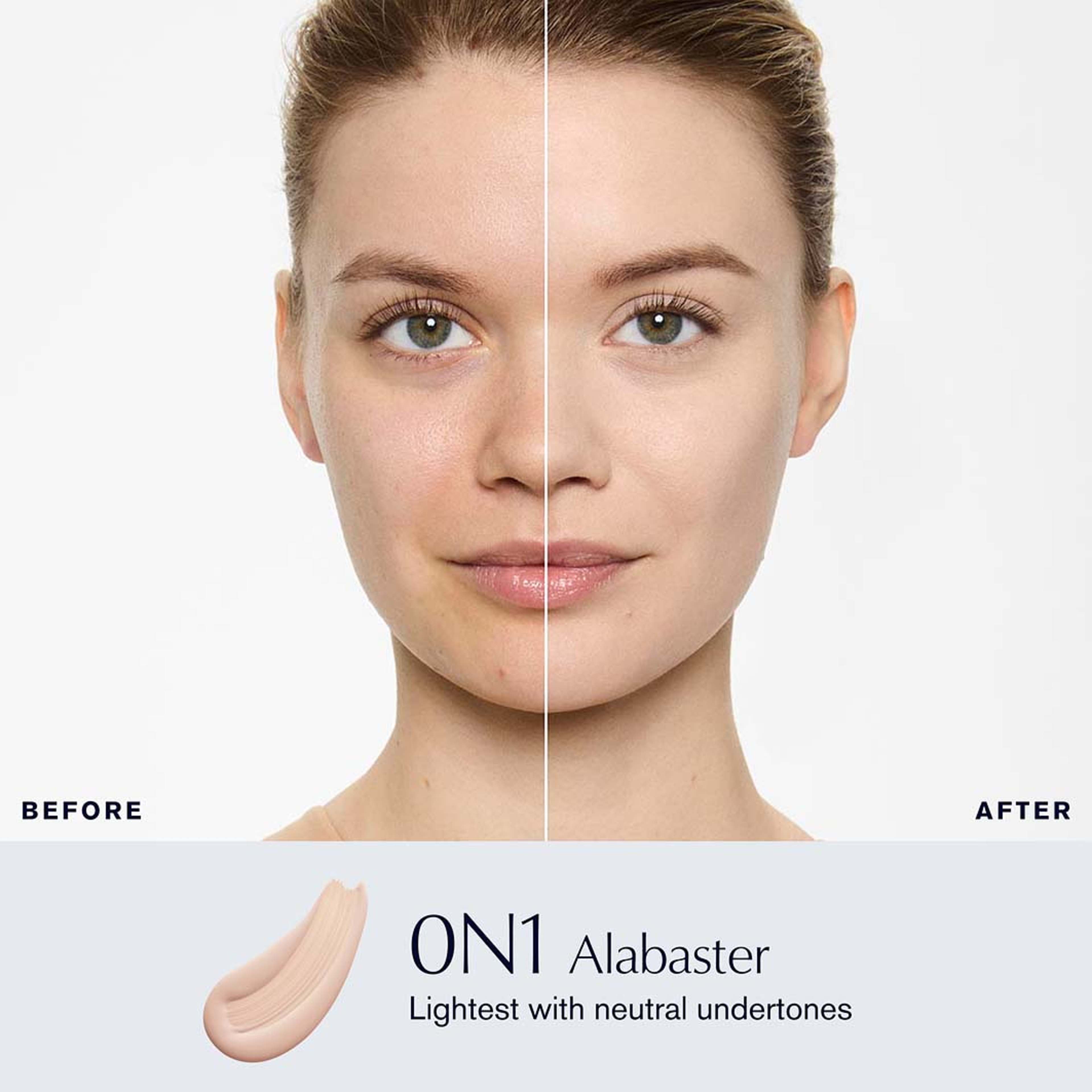 Double Wear Stay-In-Place Makeup SPF10, från Estée Lauder, i färgen 0n1 Alabaster. Klicka för att öppna bilden i stort format