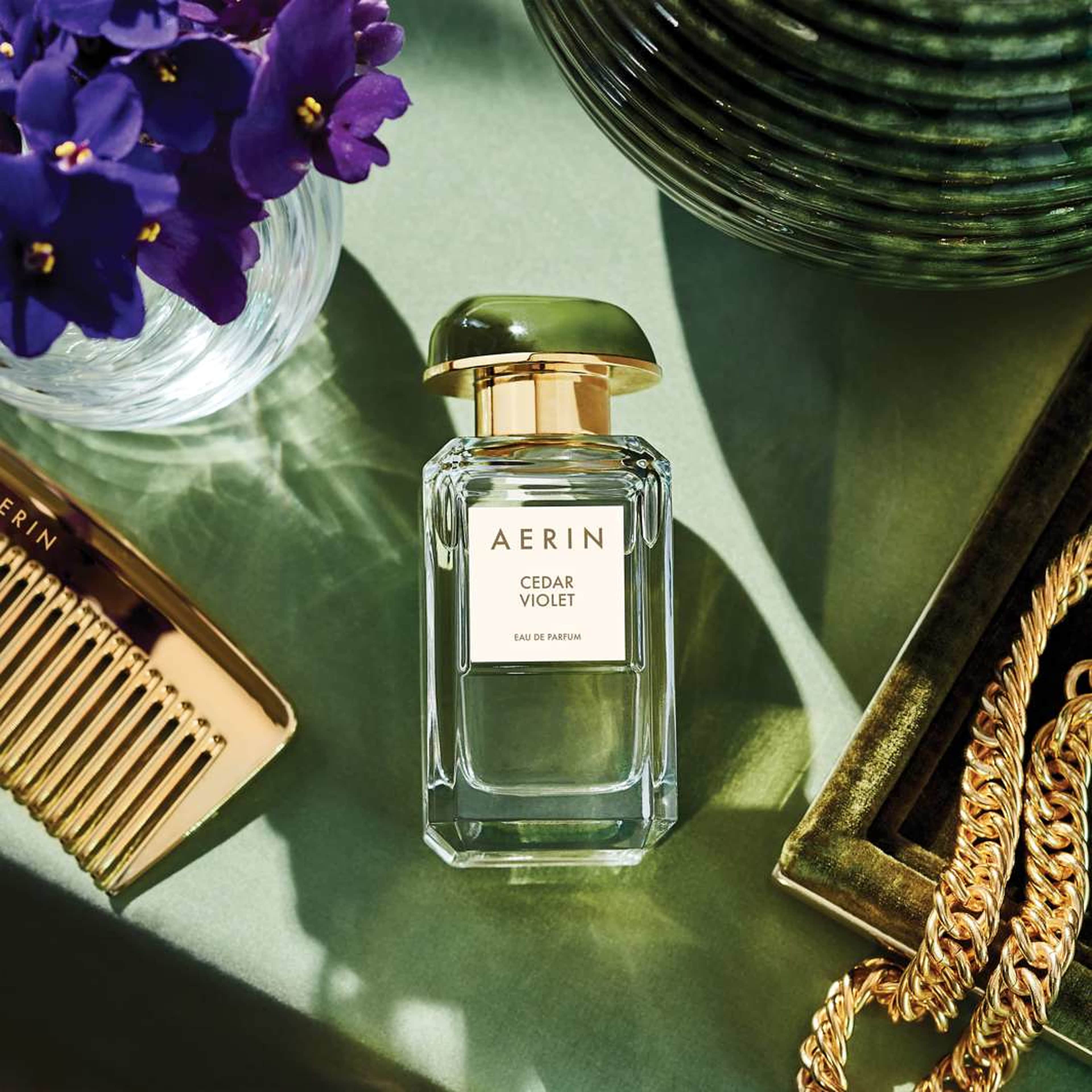 Cedar Violet EdP, från Aerin. Klicka för att öppna bilden i stort format