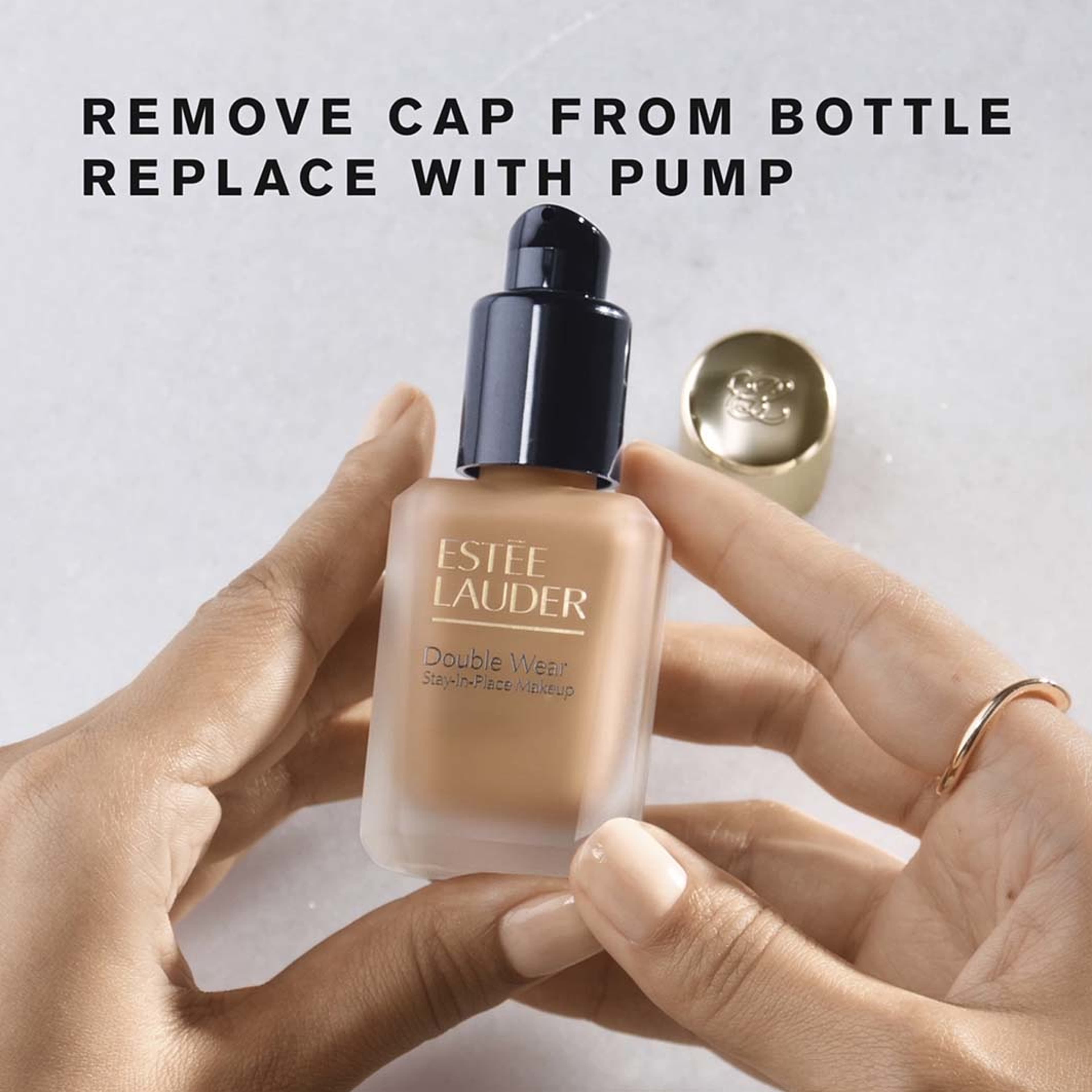 Double Wear Stay-In-Place Pump, från Estée Lauder. Klicka för att öppna bilden i stort format